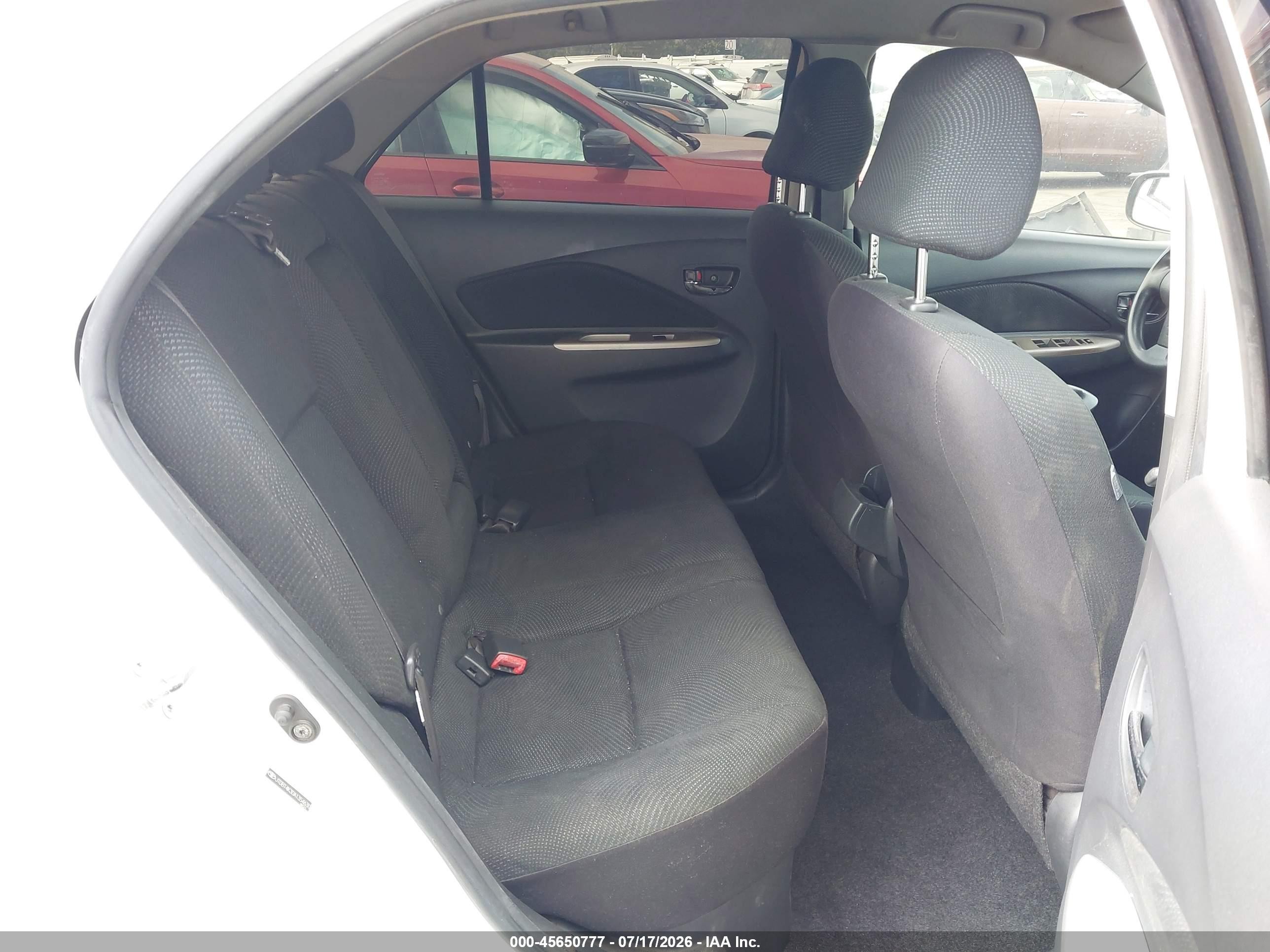 2010 Toyota Yaris   White vin: JTDBT4K30A1354630