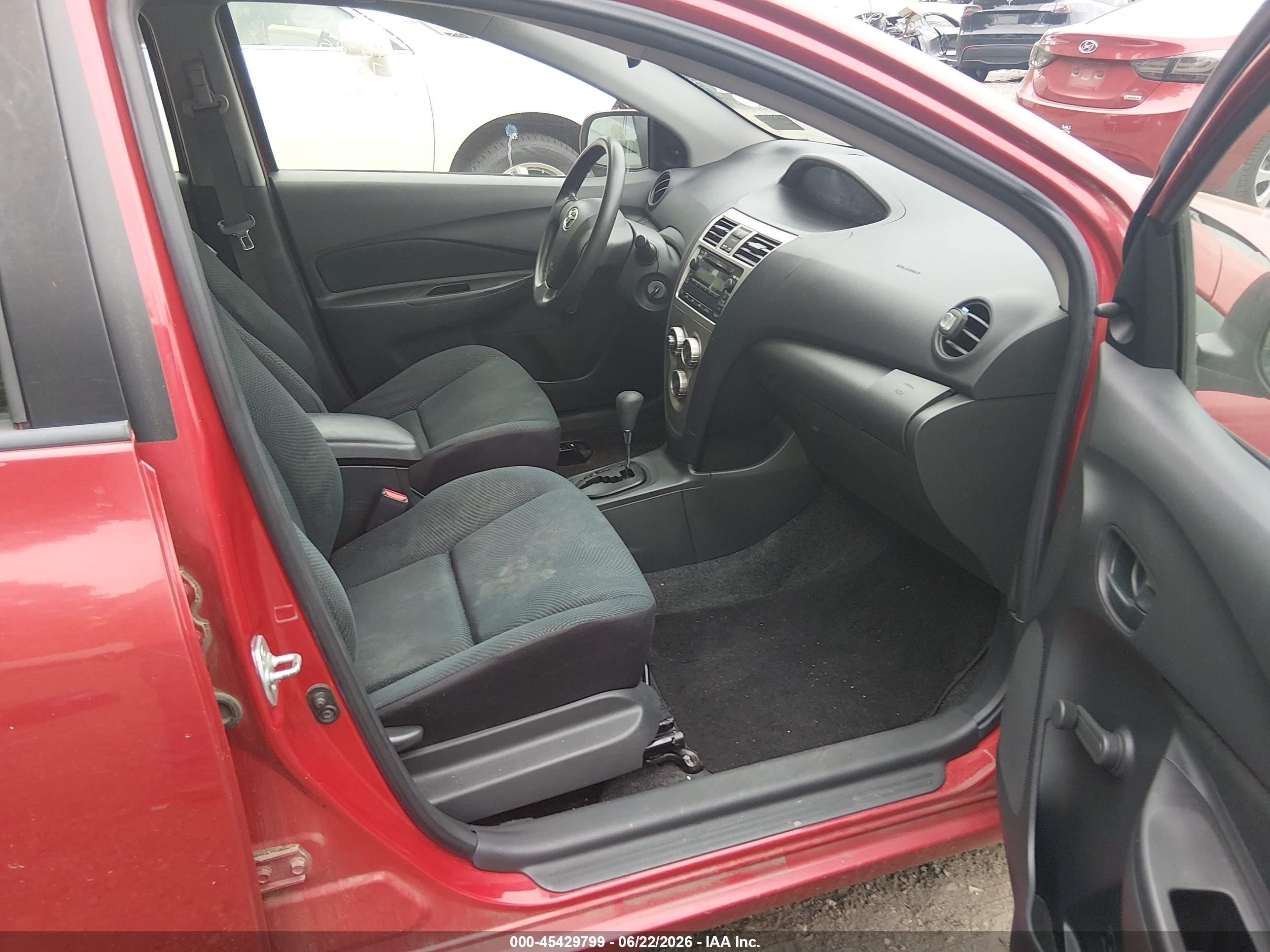 2010 Toyota Yaris   Red vin: JTDBT4K30A1361920