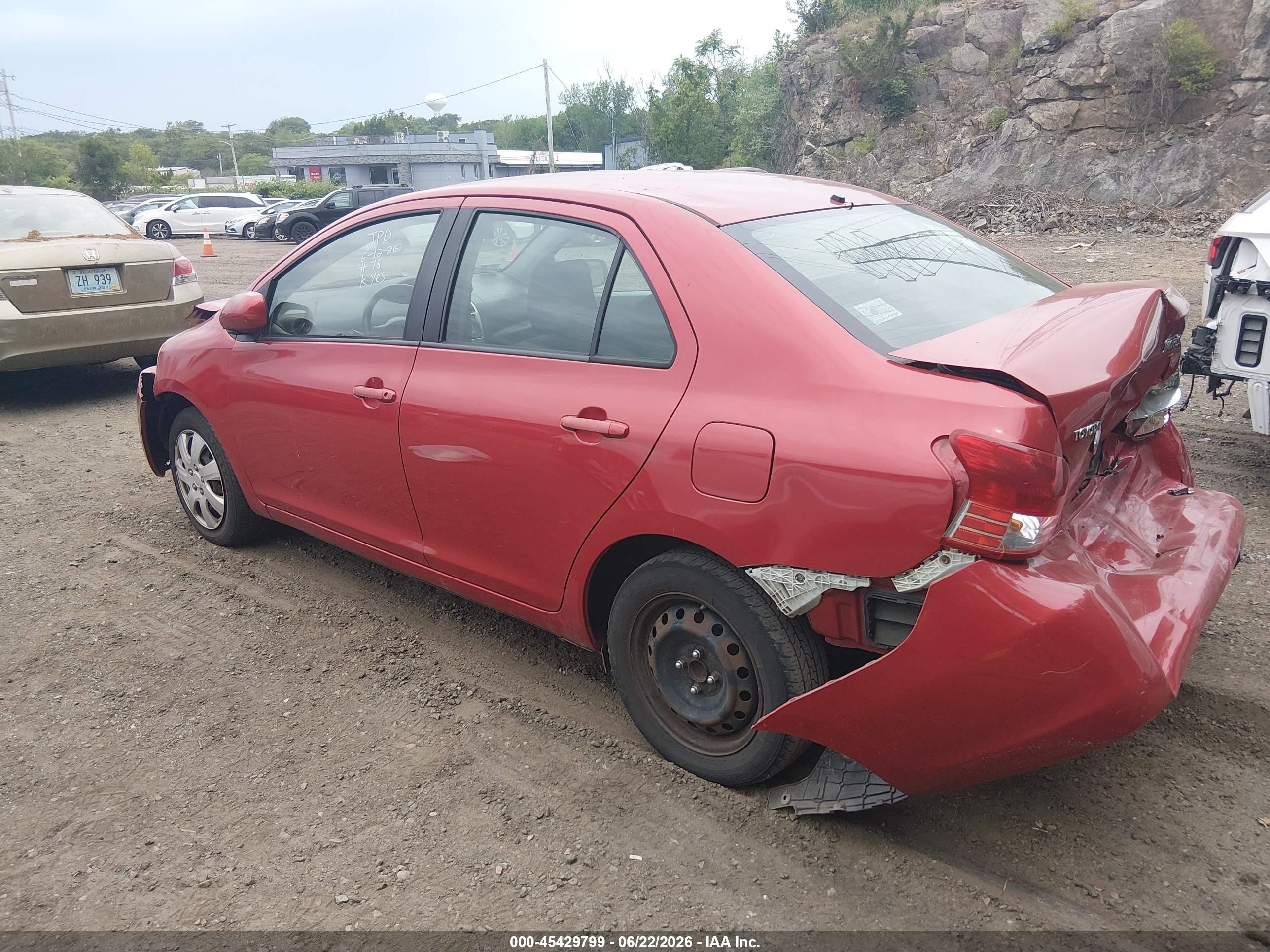 2010 Toyota Yaris   Red vin: JTDBT4K30A1361920