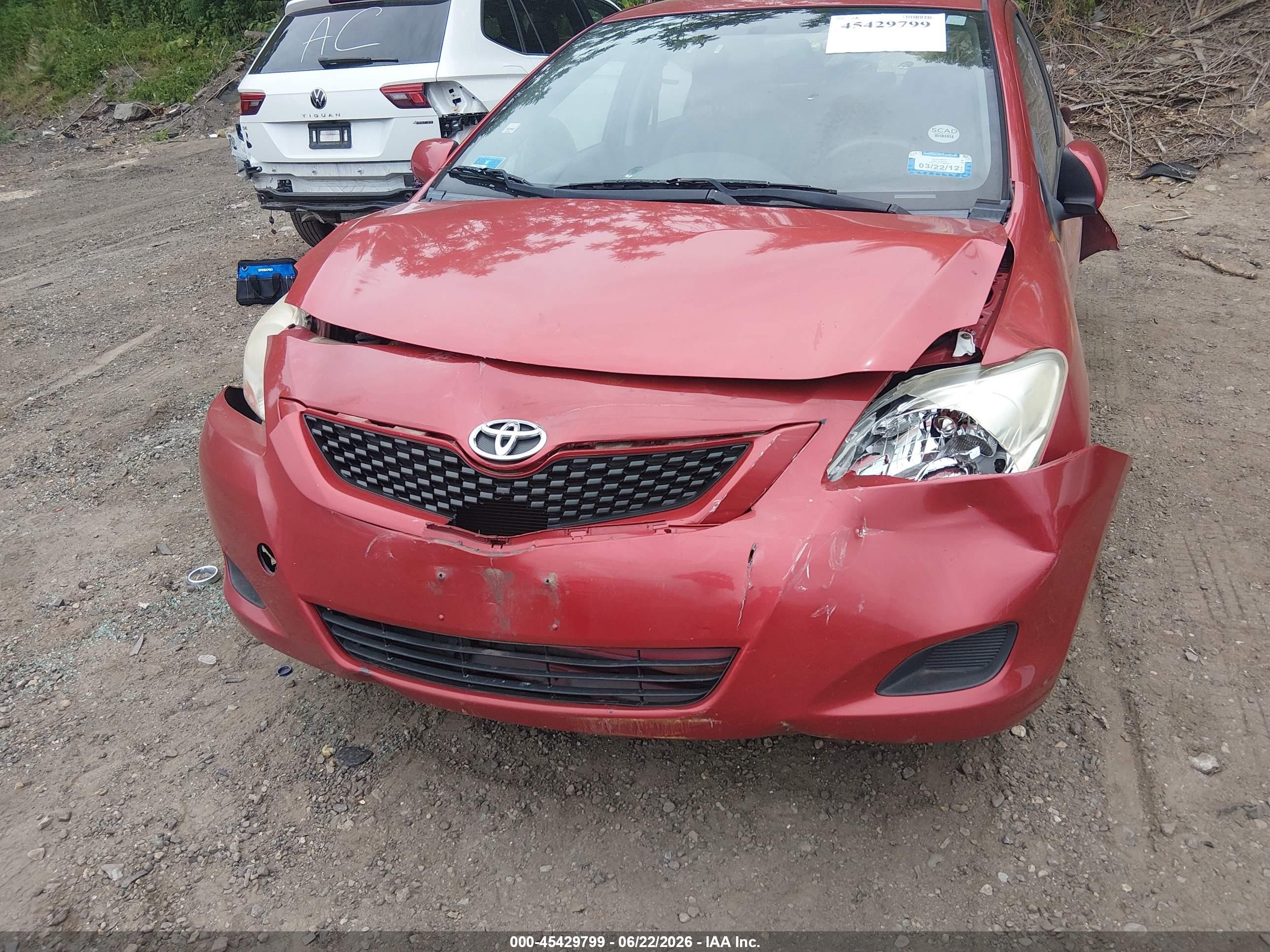 2010 Toyota Yaris   Red vin: JTDBT4K30A1361920