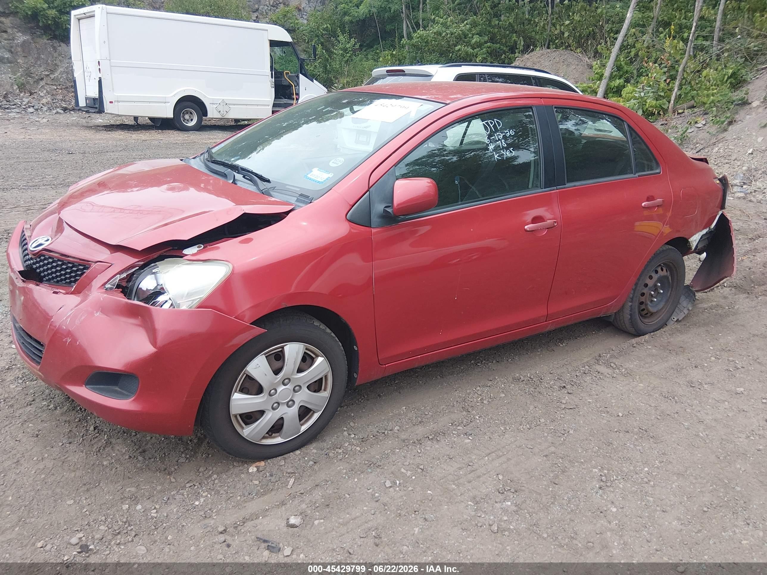 2010 Toyota Yaris   Red vin: JTDBT4K30A1361920