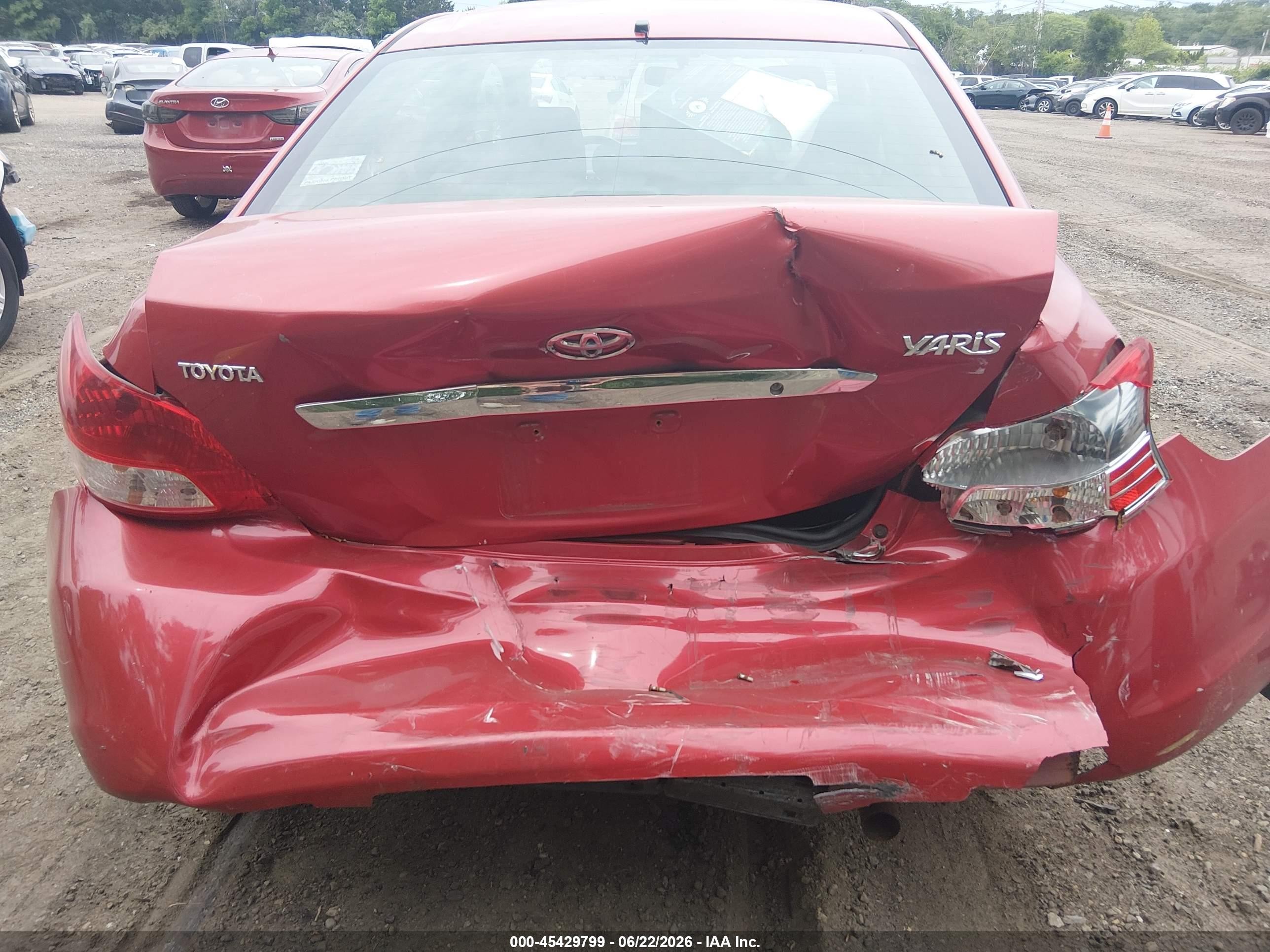2010 Toyota Yaris   Red vin: JTDBT4K30A1361920
