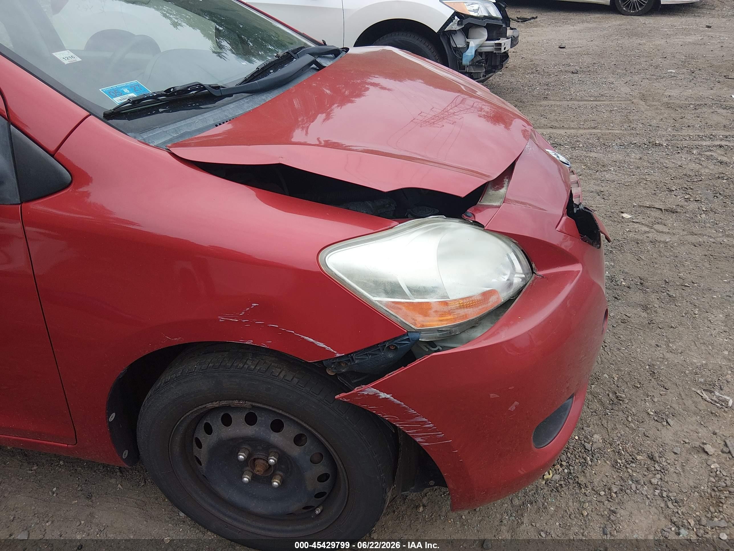 2010 Toyota Yaris   Red vin: JTDBT4K30A1361920