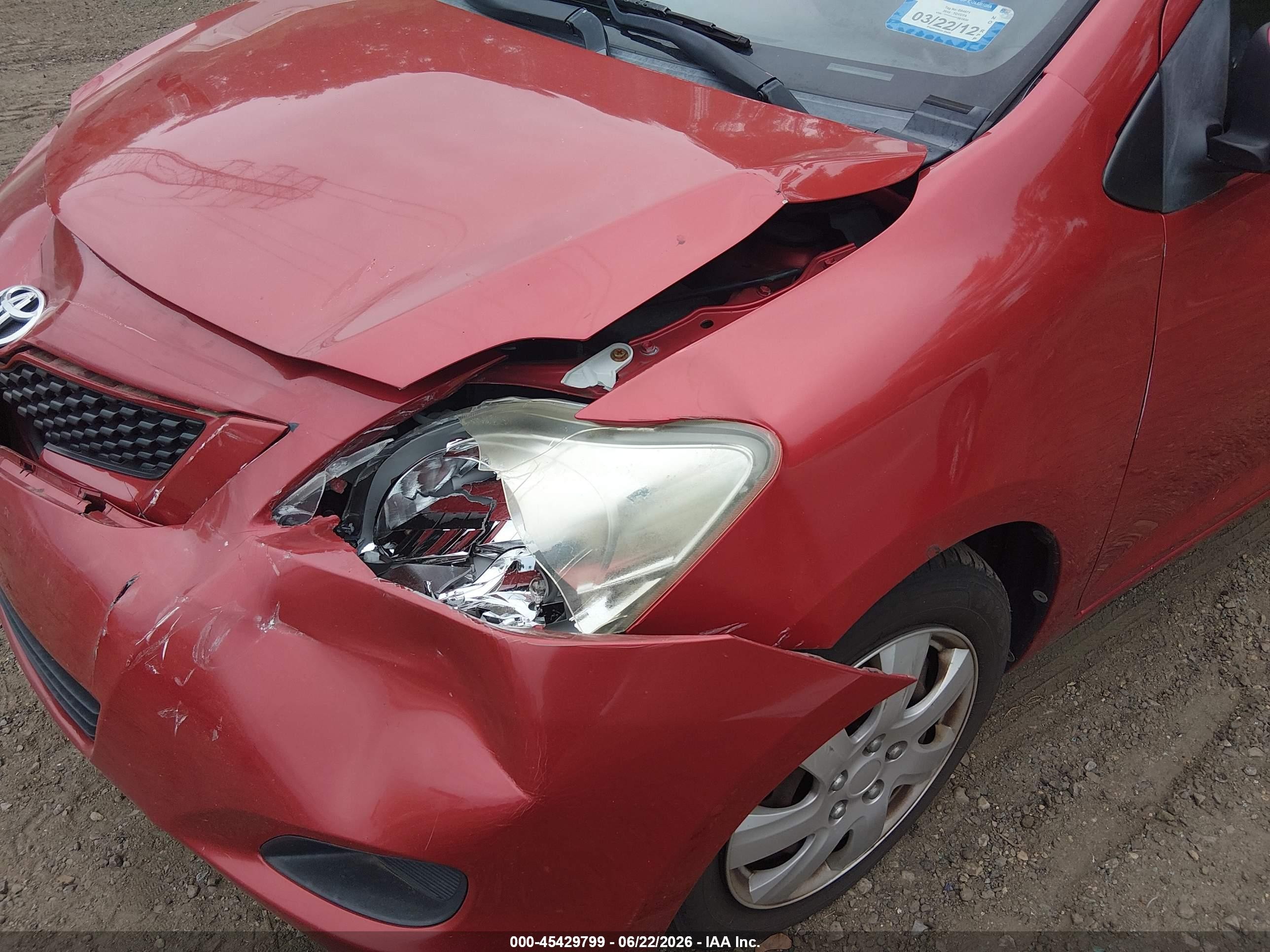 2010 Toyota Yaris   Red vin: JTDBT4K30A1361920