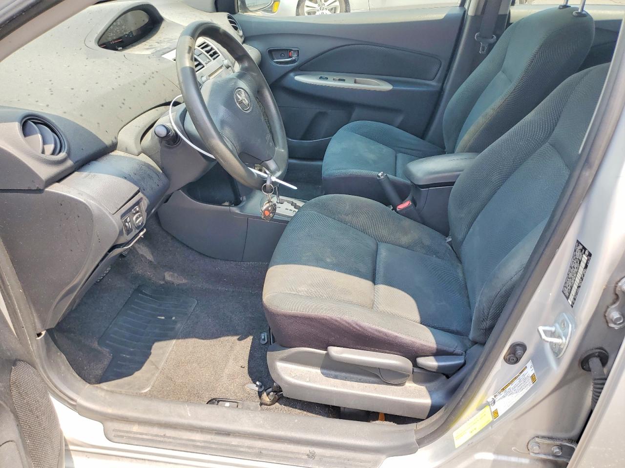2010 Toyota Yaris Base Silver vin: JTDBT4K30A1364543