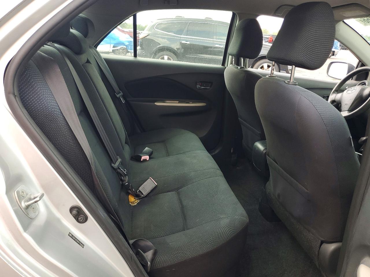 2010 Toyota Yaris Base Silver vin: JTDBT4K30A1364543