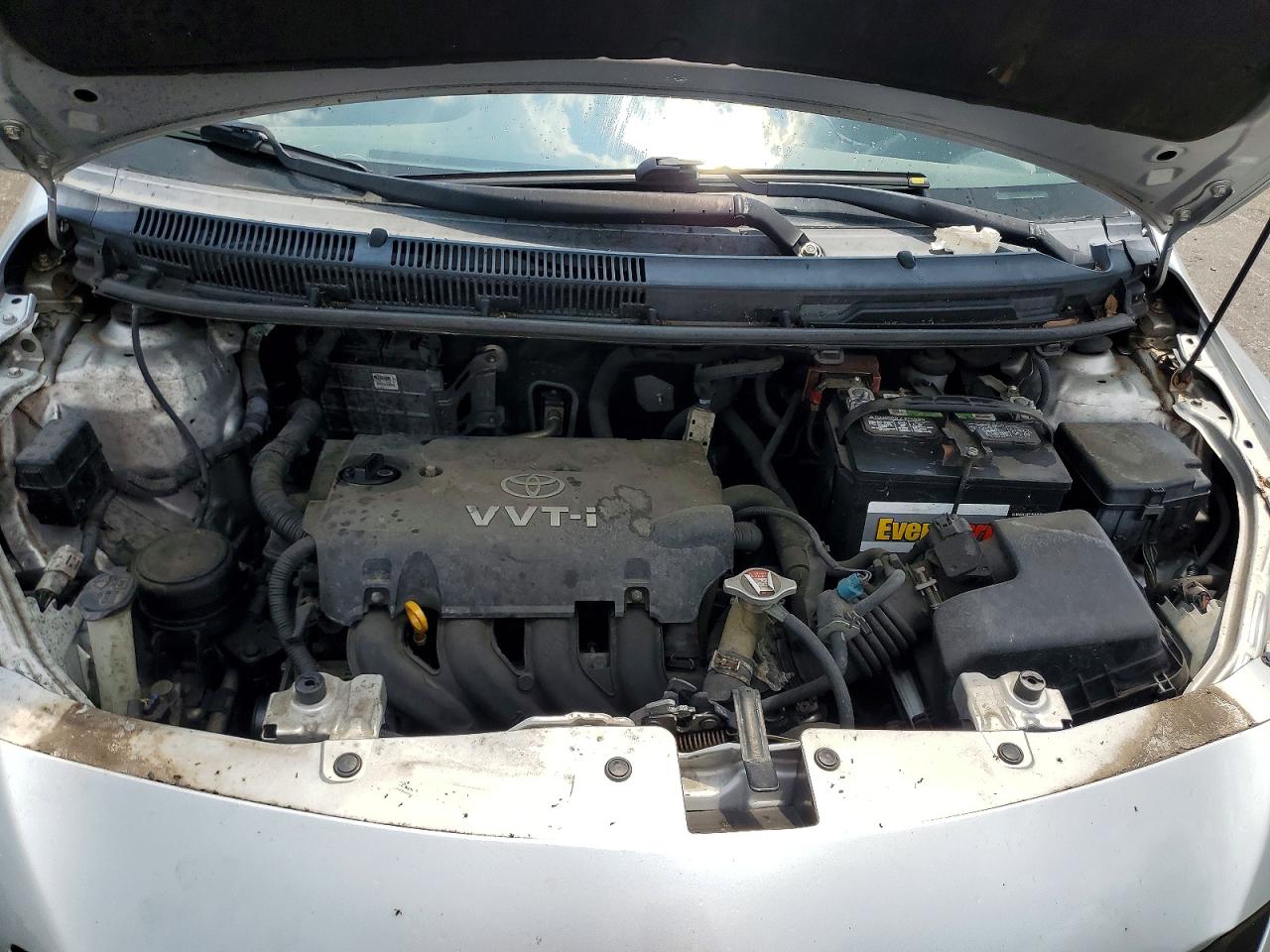 2010 Toyota Yaris Base Silver vin: JTDBT4K30A1364543
