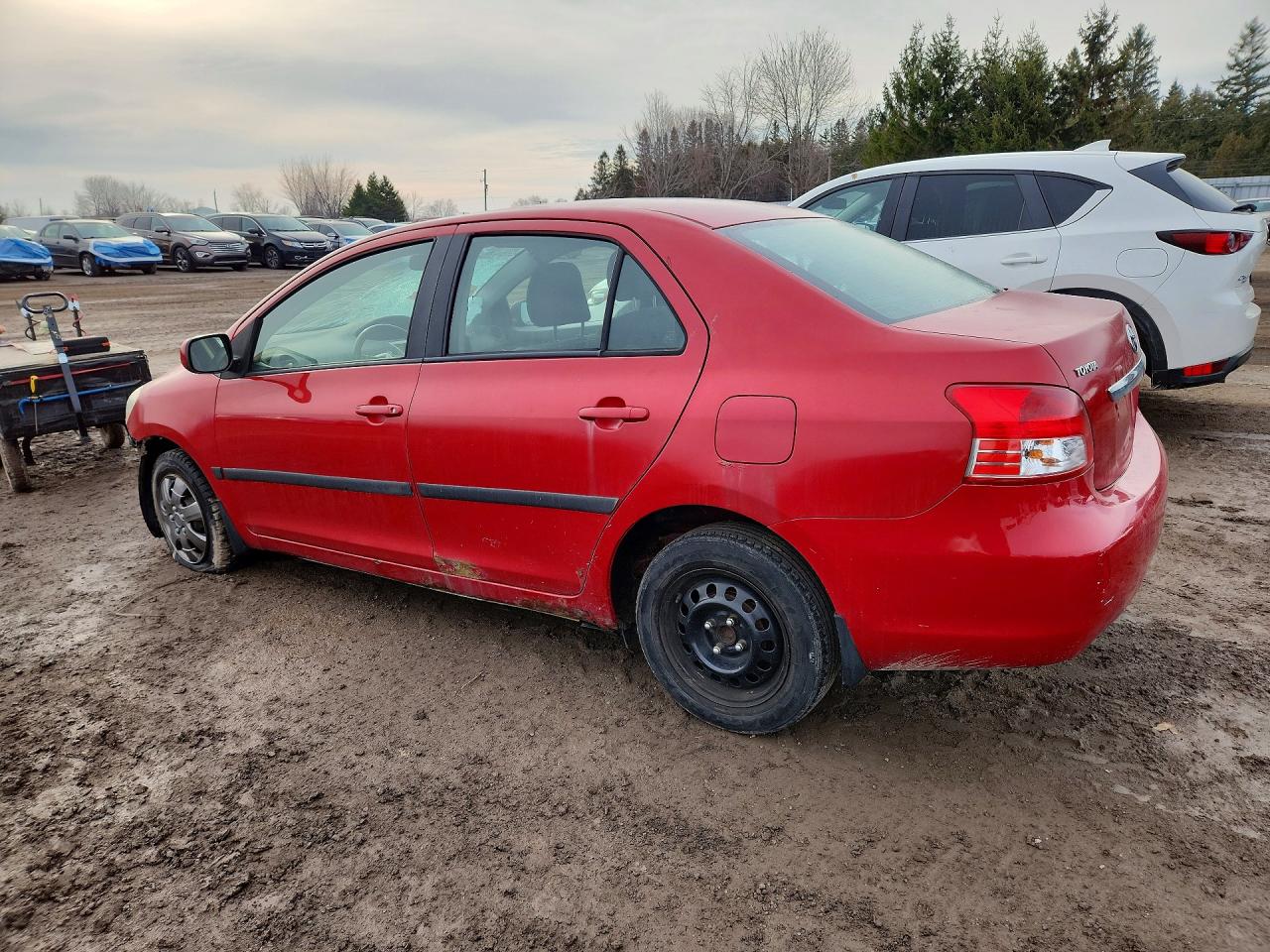 2010 Toyota Yaris Base Красный vin: JTDBT4K30A1368740
