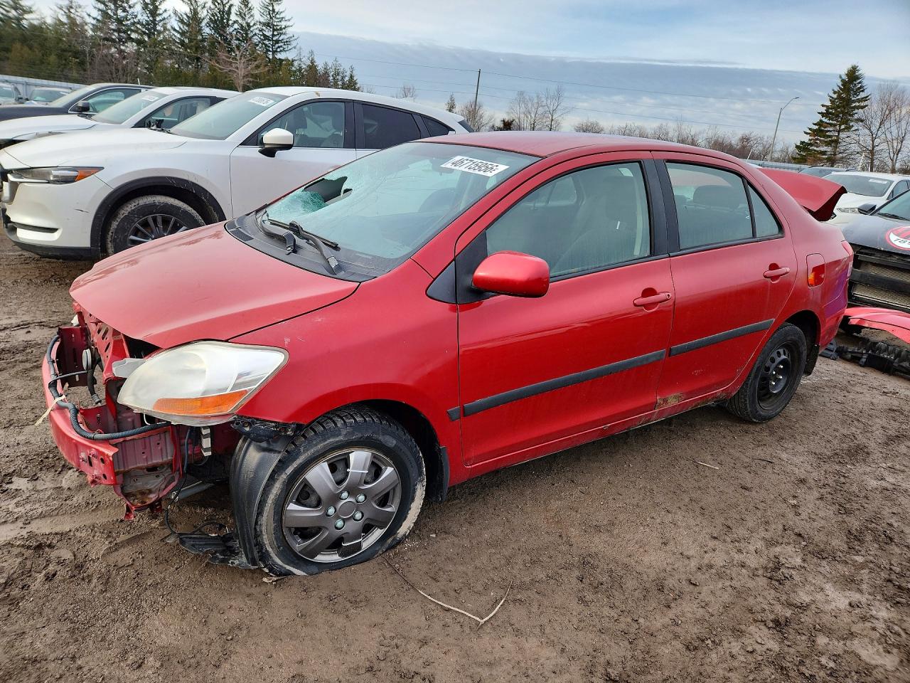 2010 Toyota Yaris Base Красный vin: JTDBT4K30A1368740