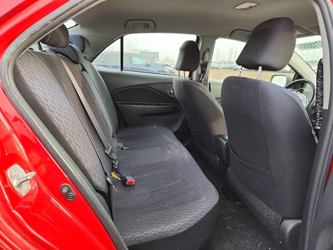 2010 Toyota Yaris Base Красный vin: JTDBT4K30A1368740