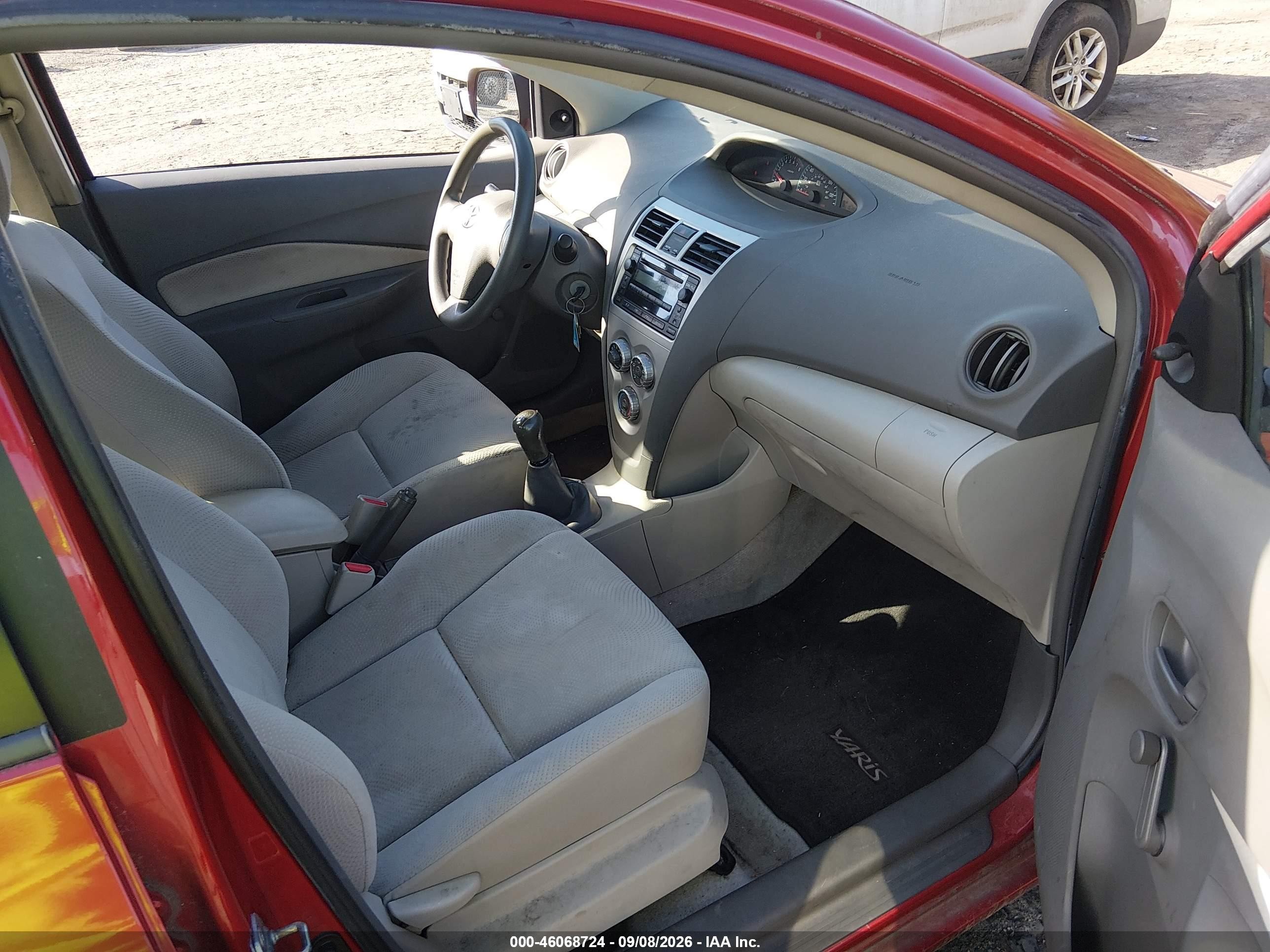 2010 Toyota Yaris   Red vin: JTDBT4K30A1377518