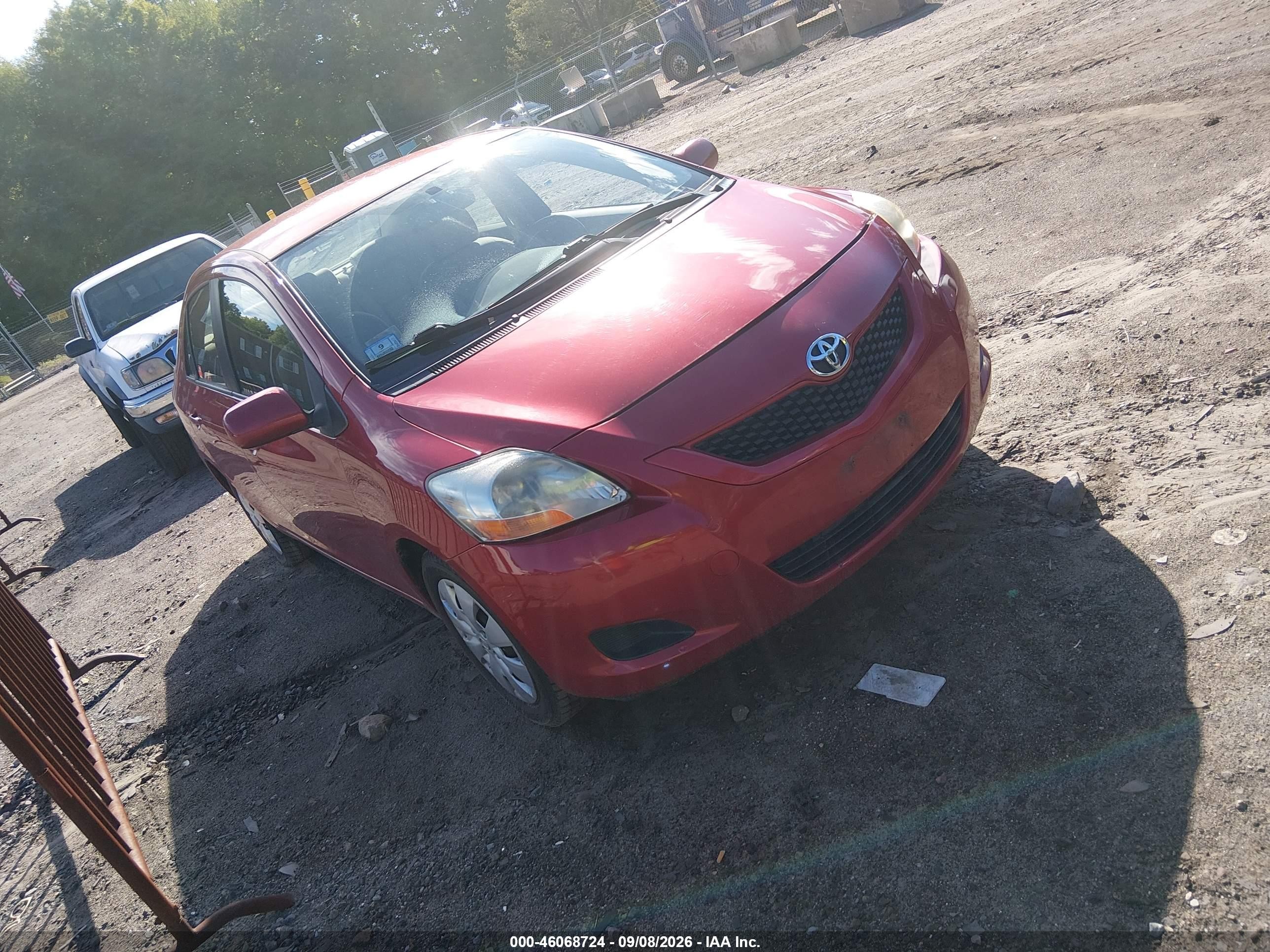 2010 Toyota Yaris   Red vin: JTDBT4K30A1377518