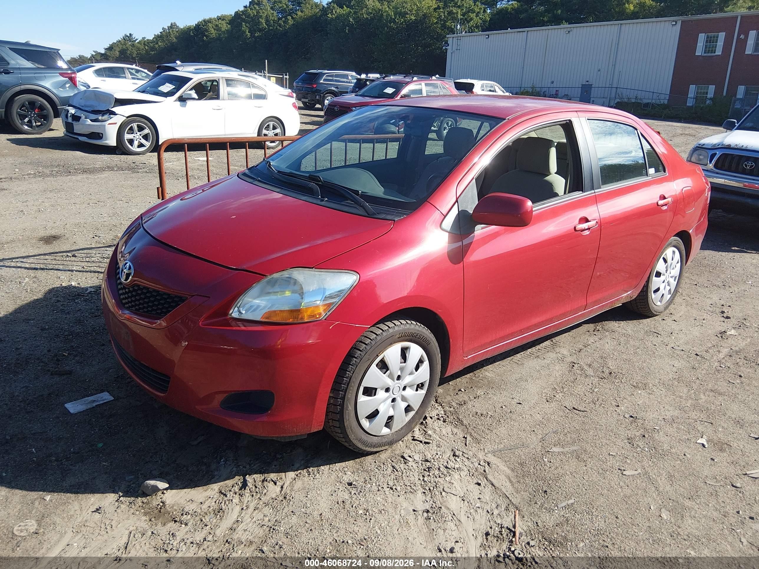 2010 Toyota Yaris   Red vin: JTDBT4K30A1377518