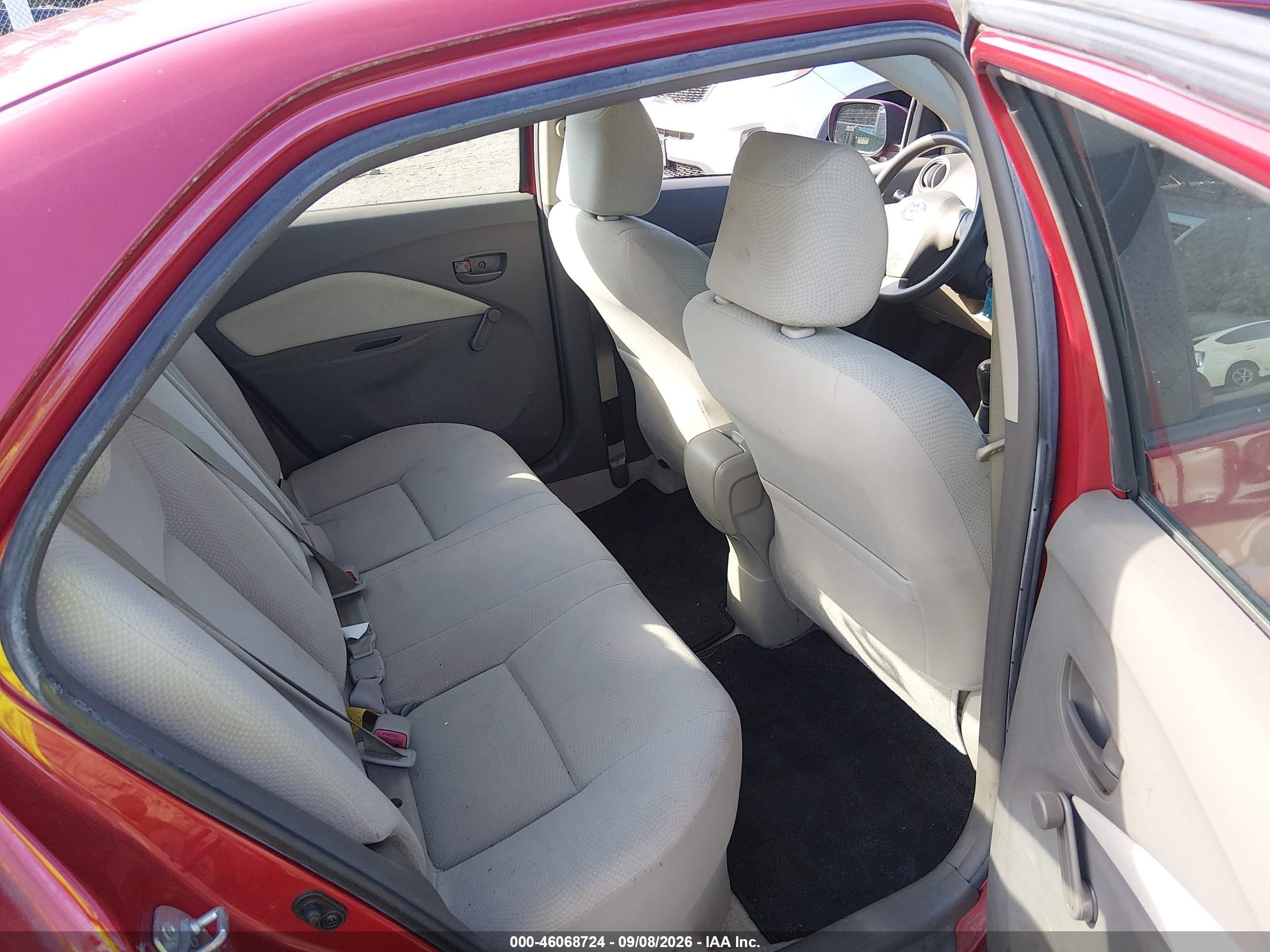 2010 Toyota Yaris   Red vin: JTDBT4K30A1377518