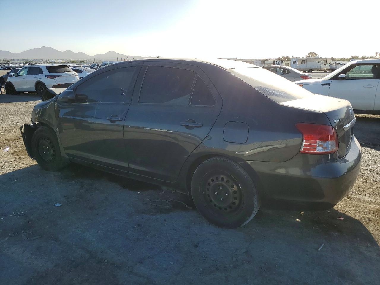 2010 Toyota Yaris Base Серый vin: JTDBT4K30A4063768