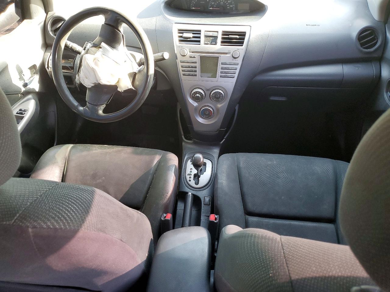 2010 Toyota Yaris Base Серый vin: JTDBT4K30A4063768