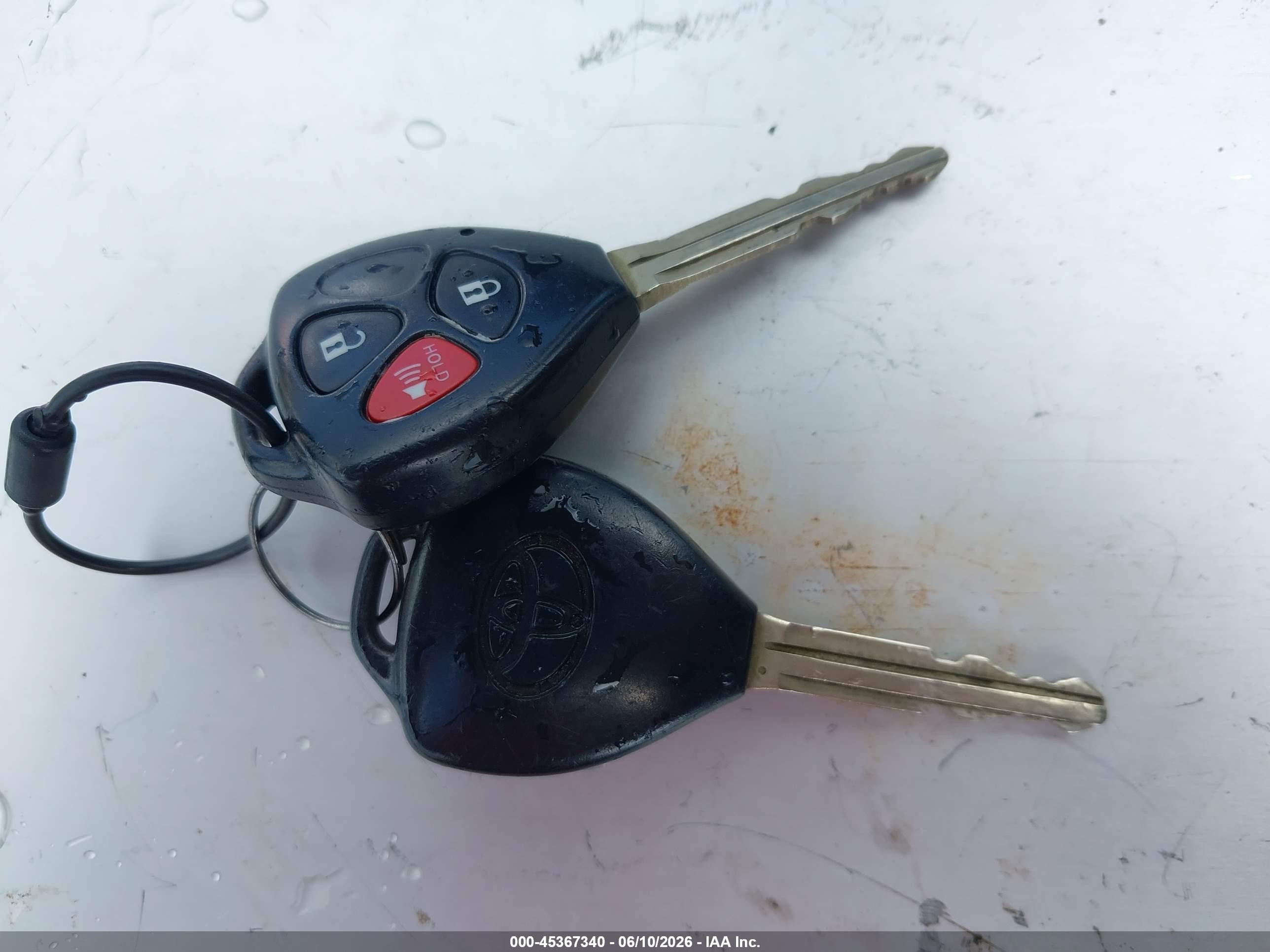2011 Toyota Yaris   Red vin: JTDBT4K30B1400796