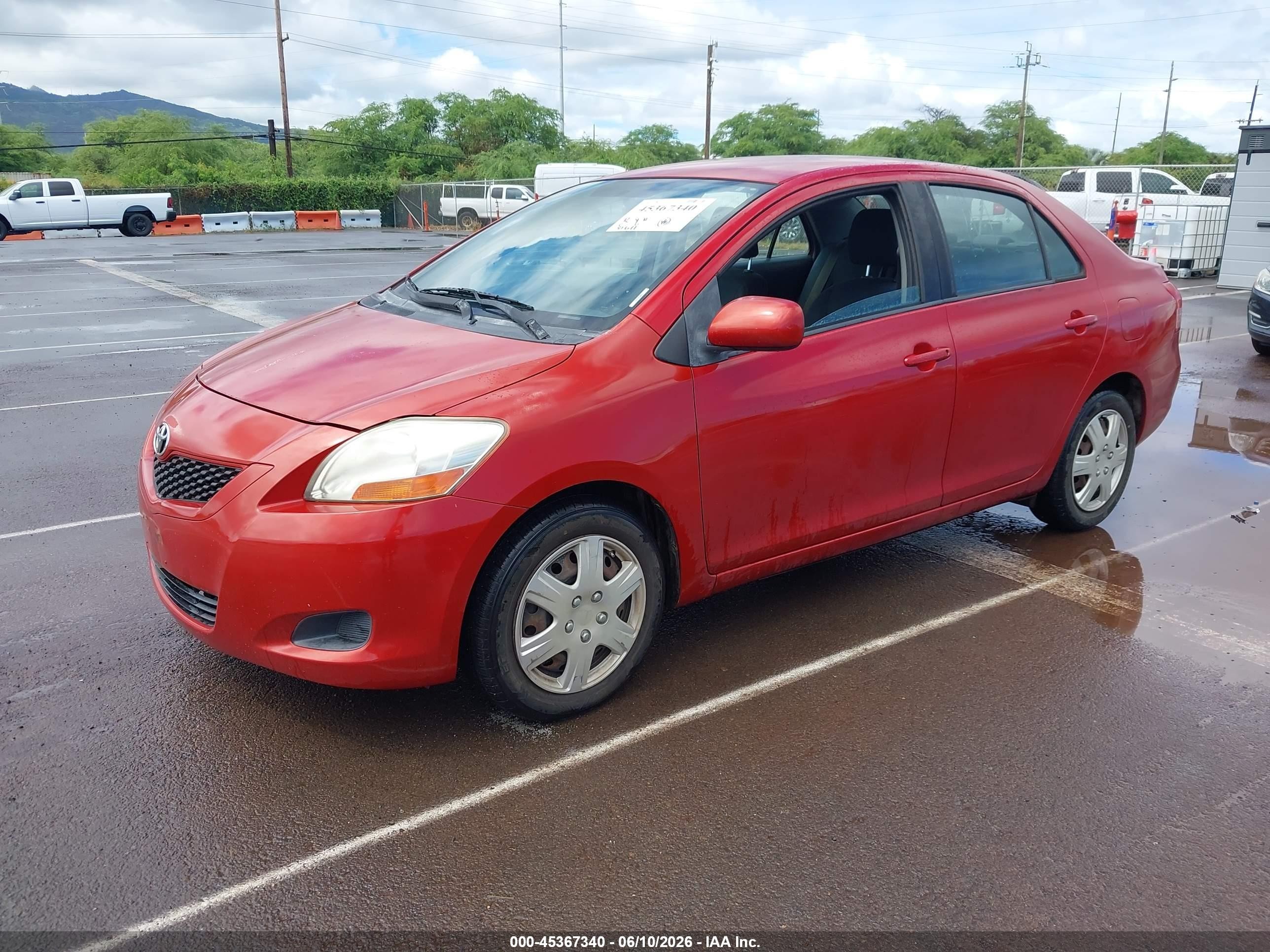 2011 Toyota Yaris   Red vin: JTDBT4K30B1400796