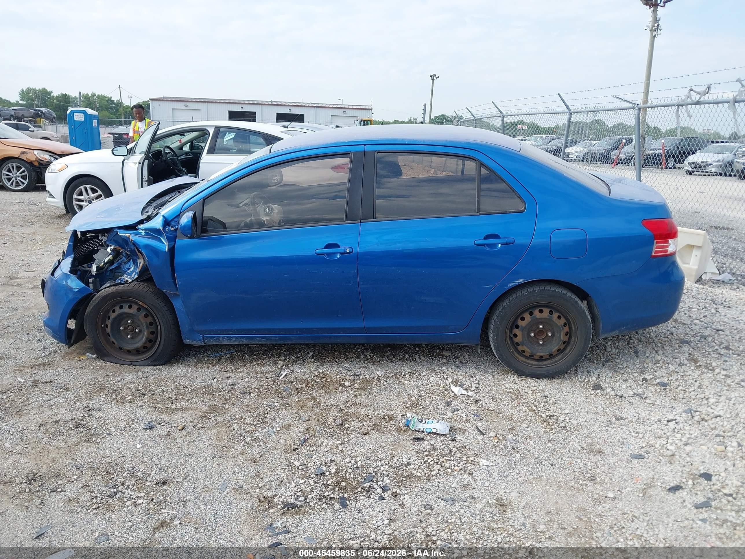2010 Toyota Yaris   Blue vin: JTDBT4K31A1355558