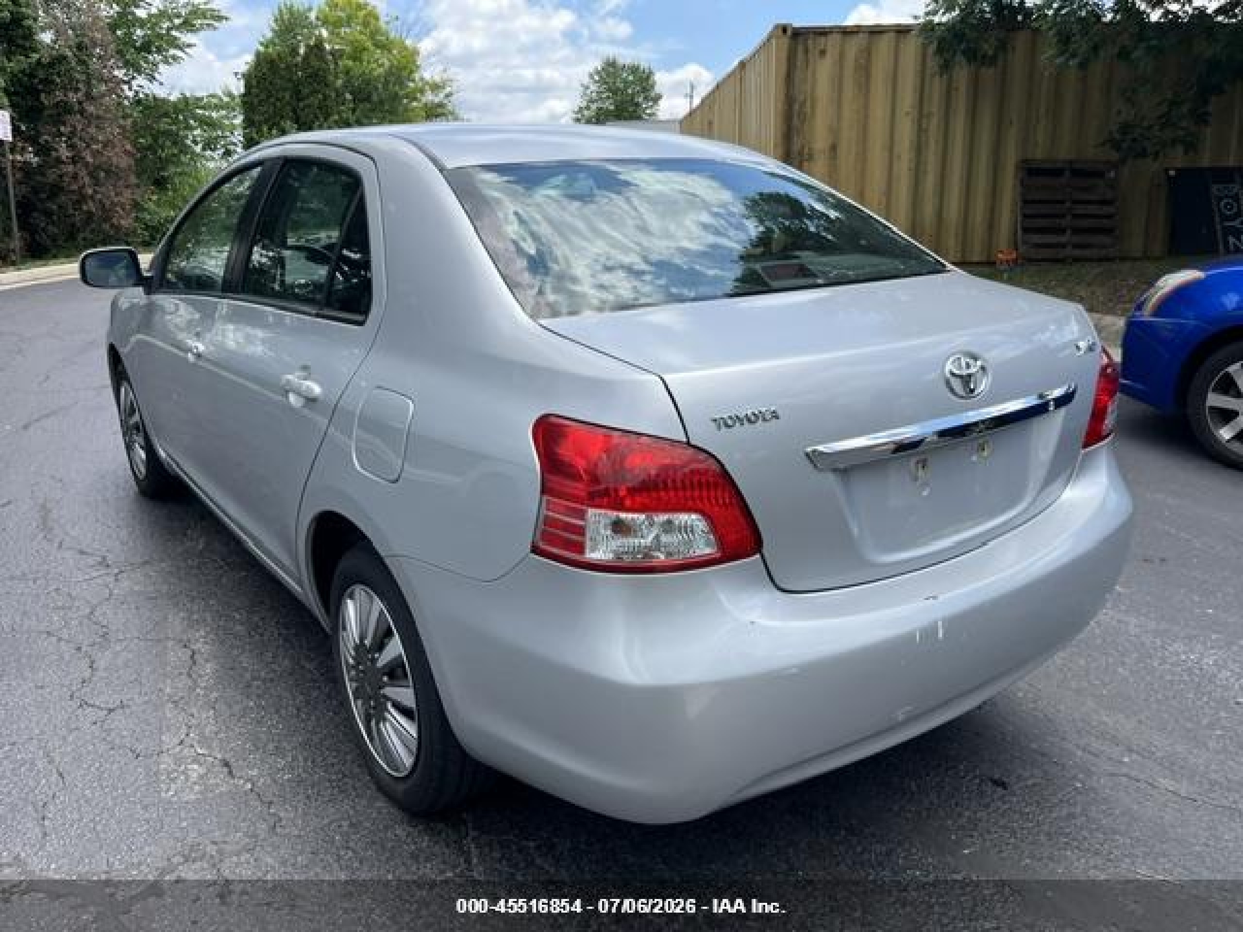 2010 Toyota Yaris   vin: JTDBT4K31A1357522
