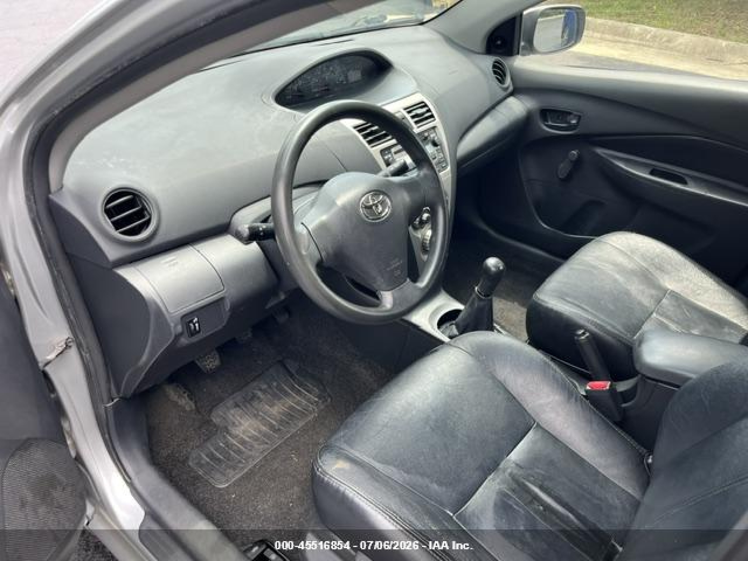 2010 Toyota Yaris   vin: JTDBT4K31A1357522