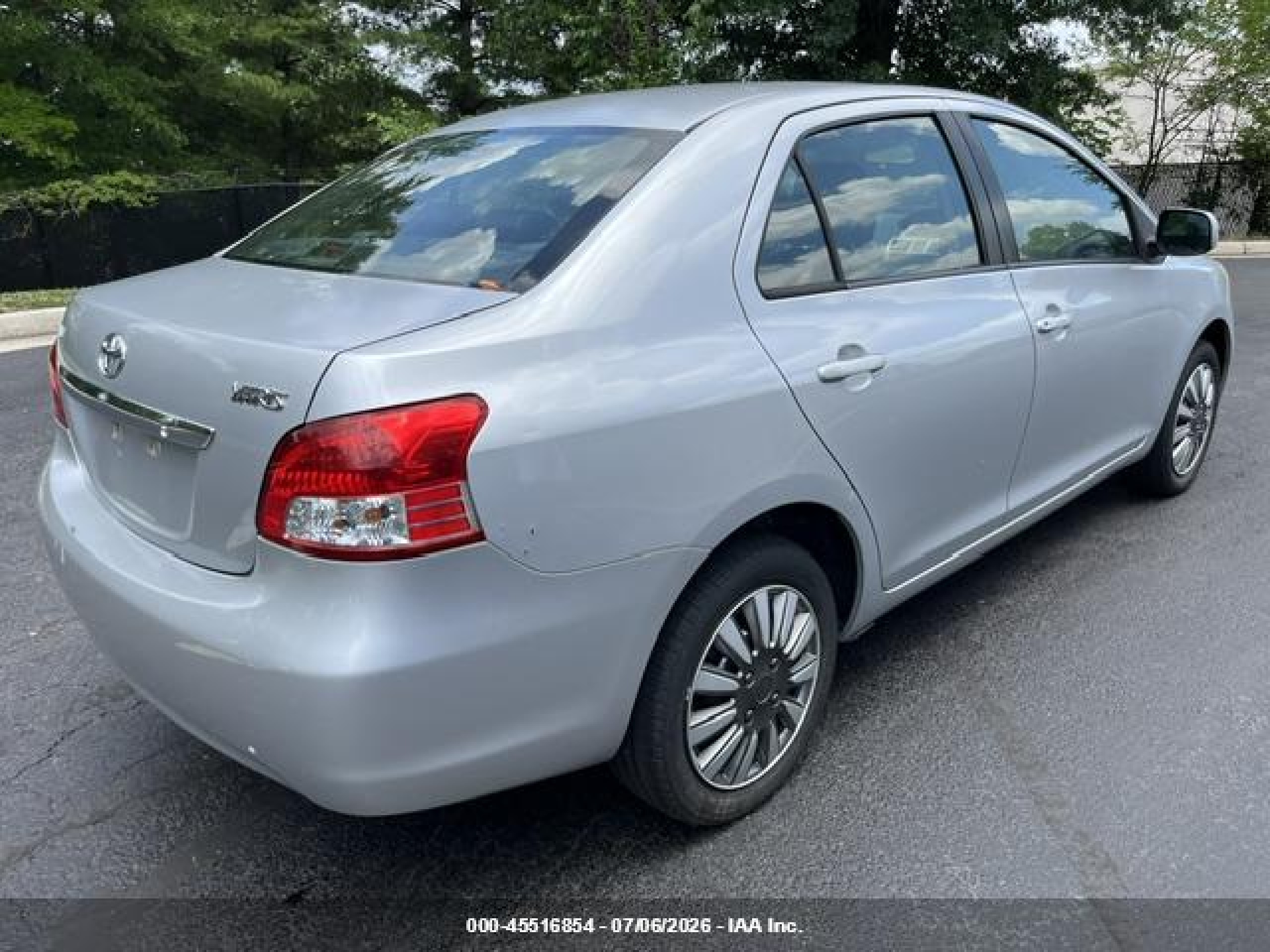 2010 Toyota Yaris   vin: JTDBT4K31A1357522