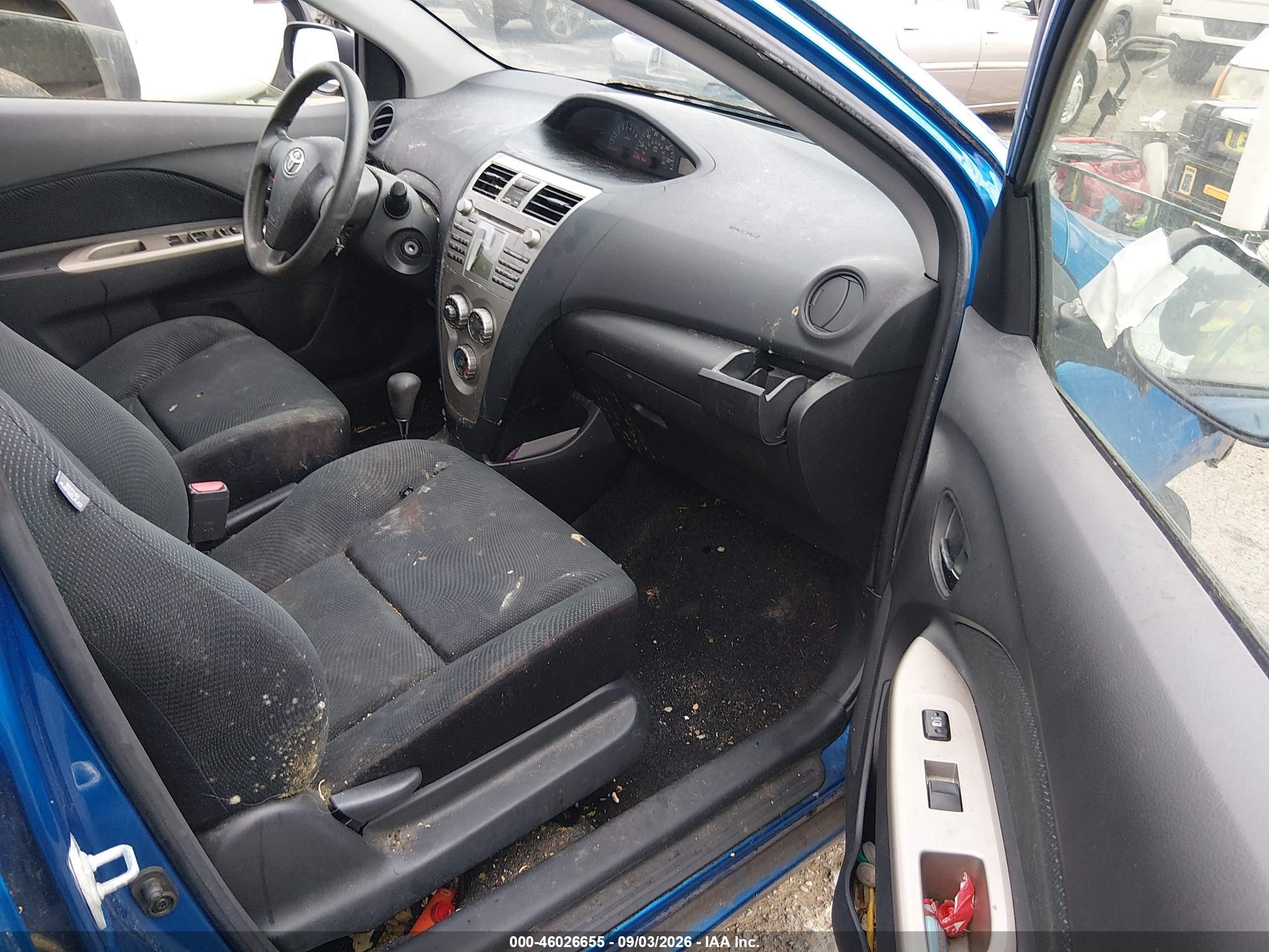 2010 Toyota Yaris   Blue vin: JTDBT4K31A1359495