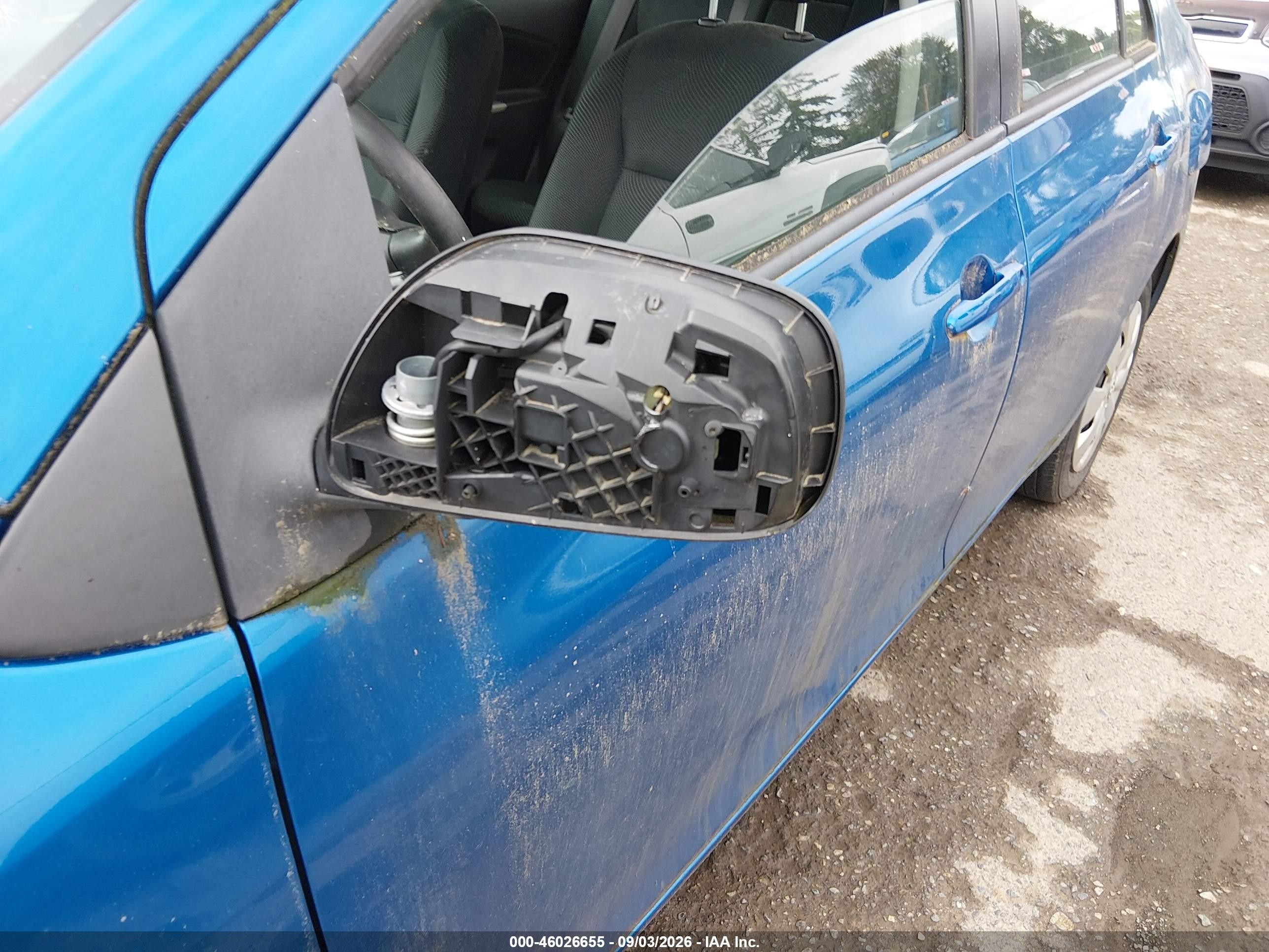 2010 Toyota Yaris   Blue vin: JTDBT4K31A1359495