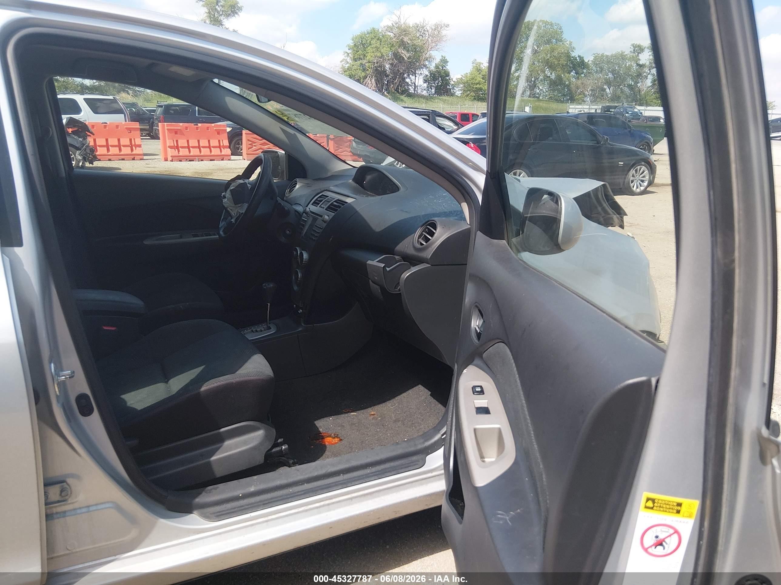 2010 Toyota Yaris Silver vin: JTDBT4K31A1362462