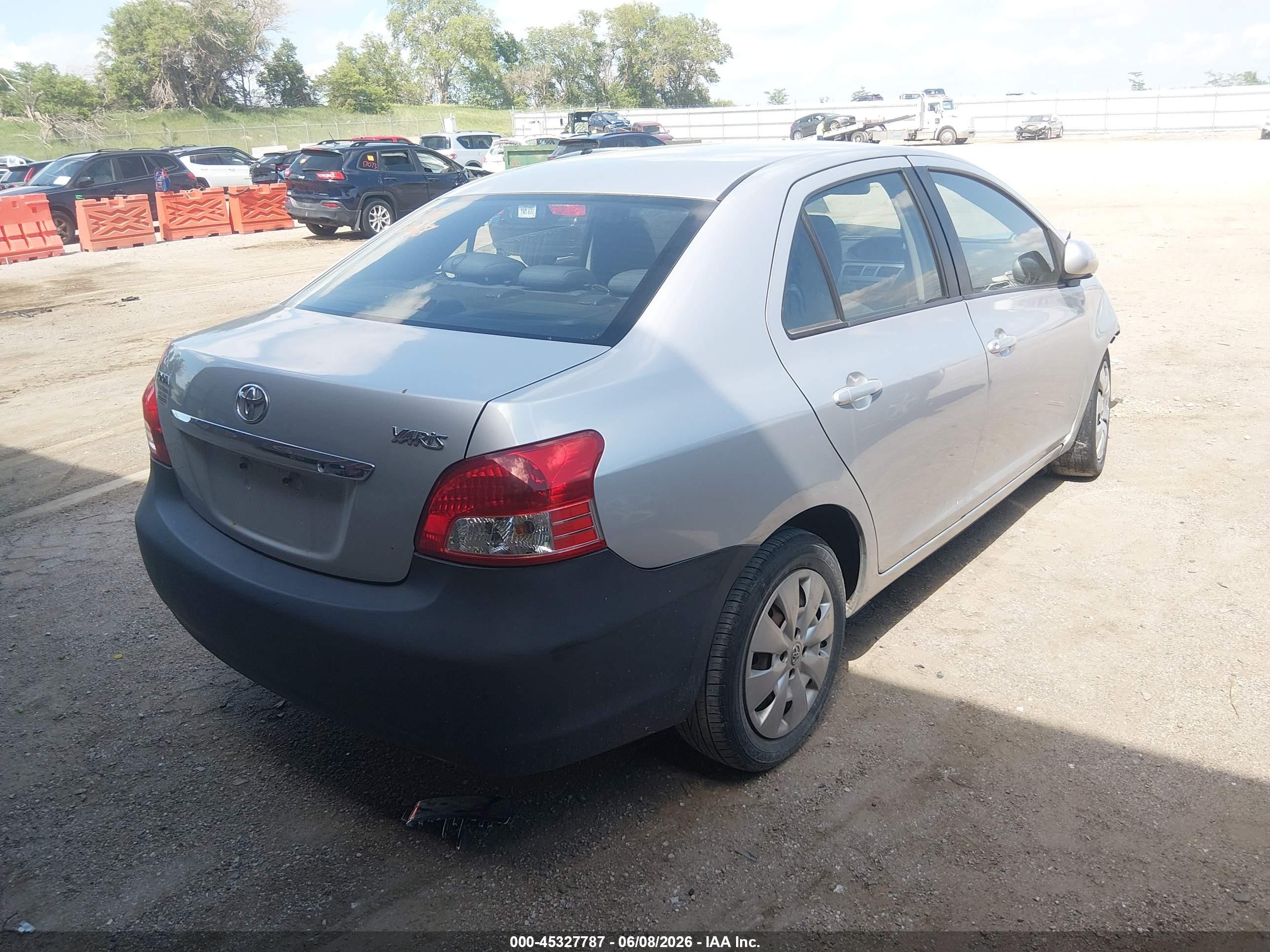 2010 Toyota Yaris Silver vin: JTDBT4K31A1362462