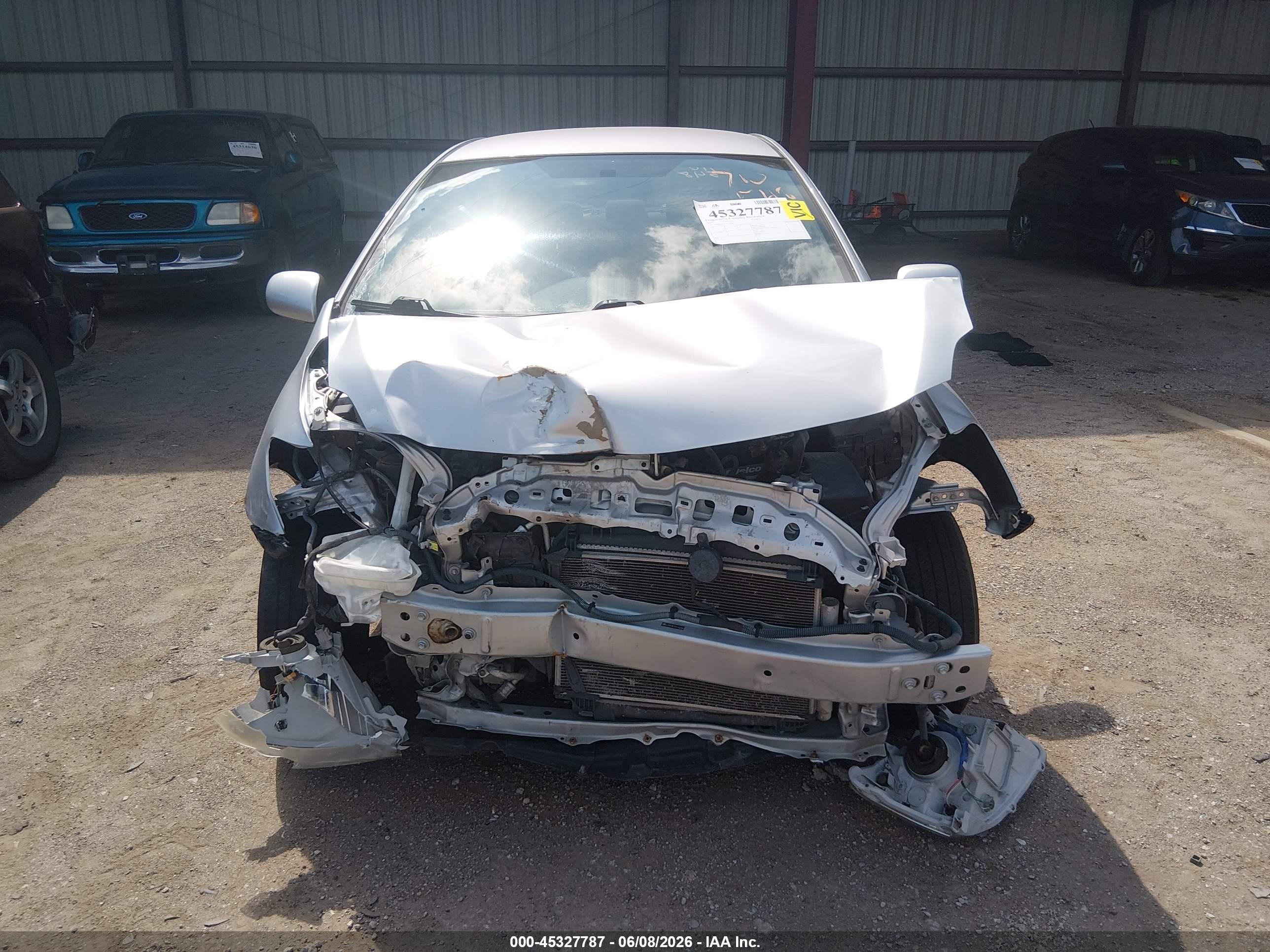 2010 Toyota Yaris Silver vin: JTDBT4K31A1362462