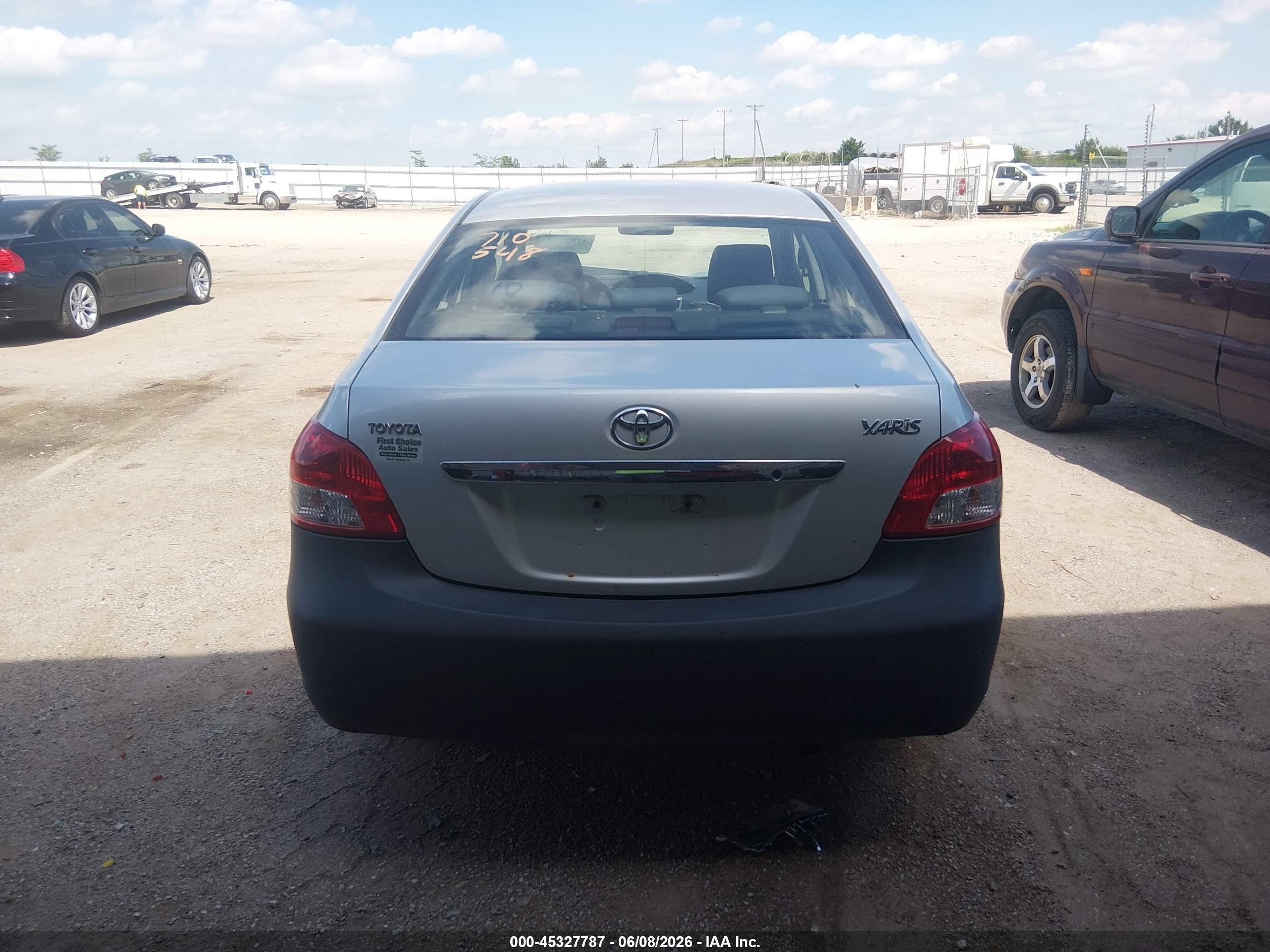 2010 Toyota Yaris Silver vin: JTDBT4K31A1362462