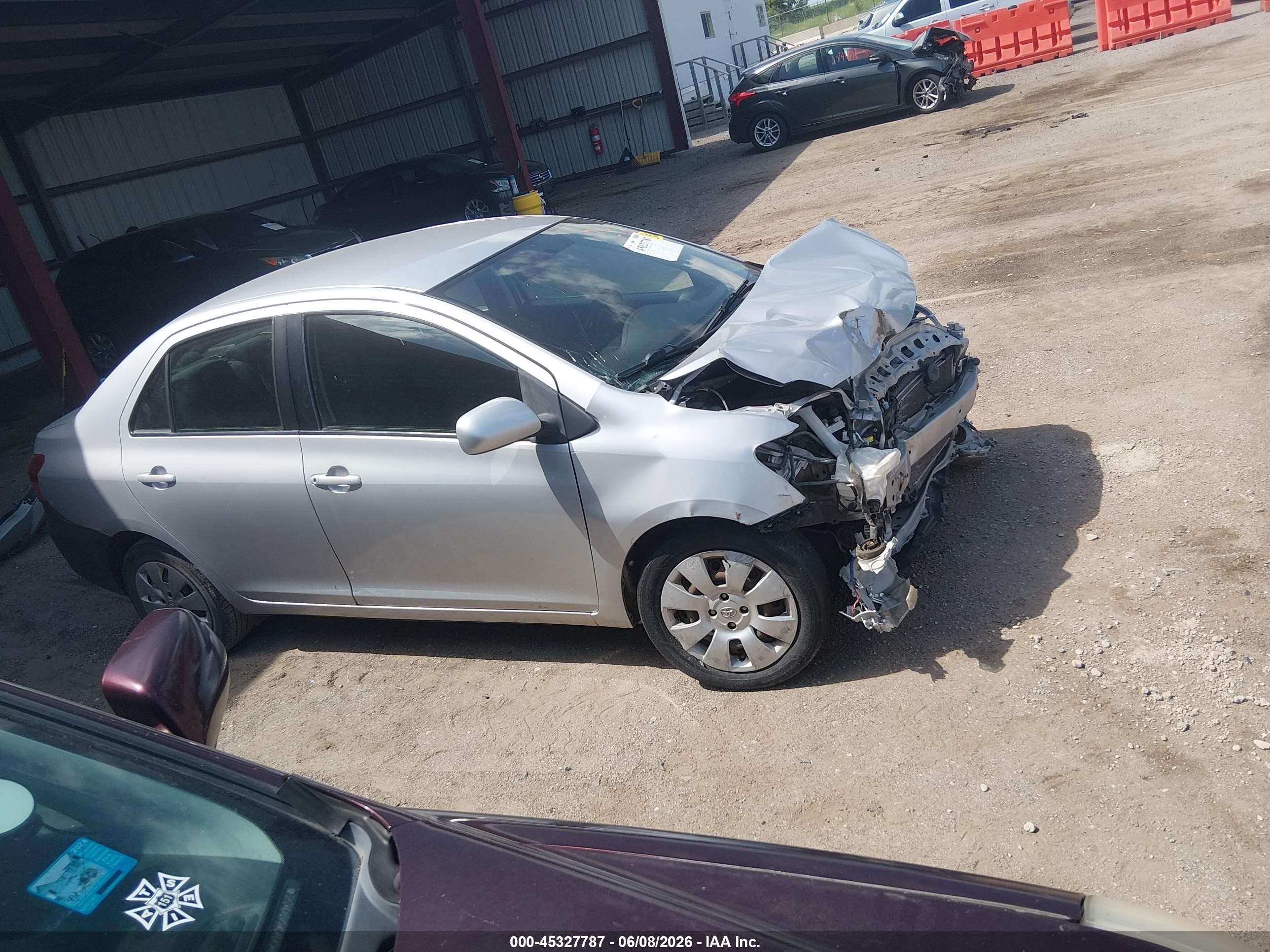 2010 Toyota Yaris Silver vin: JTDBT4K31A1362462