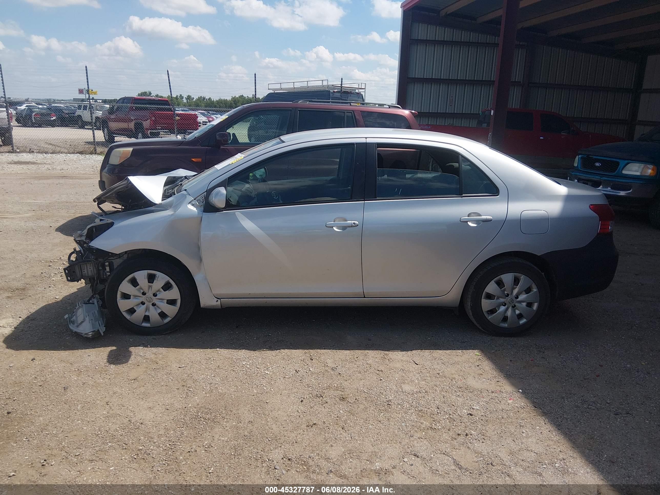 2010 Toyota Yaris Silver vin: JTDBT4K31A1362462