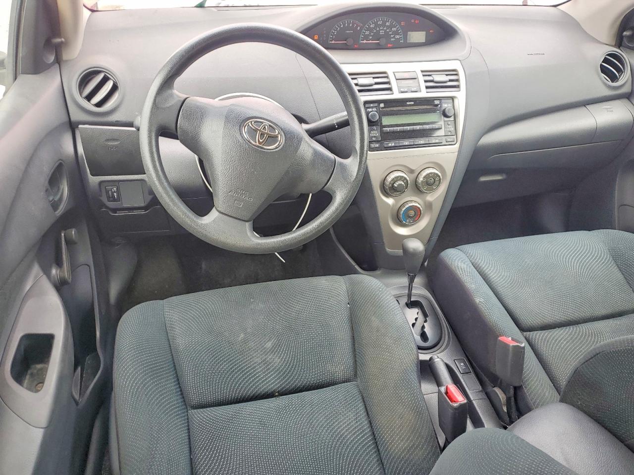 2010 Toyota Yaris Base Red vin: JTDBT4K31A1362896