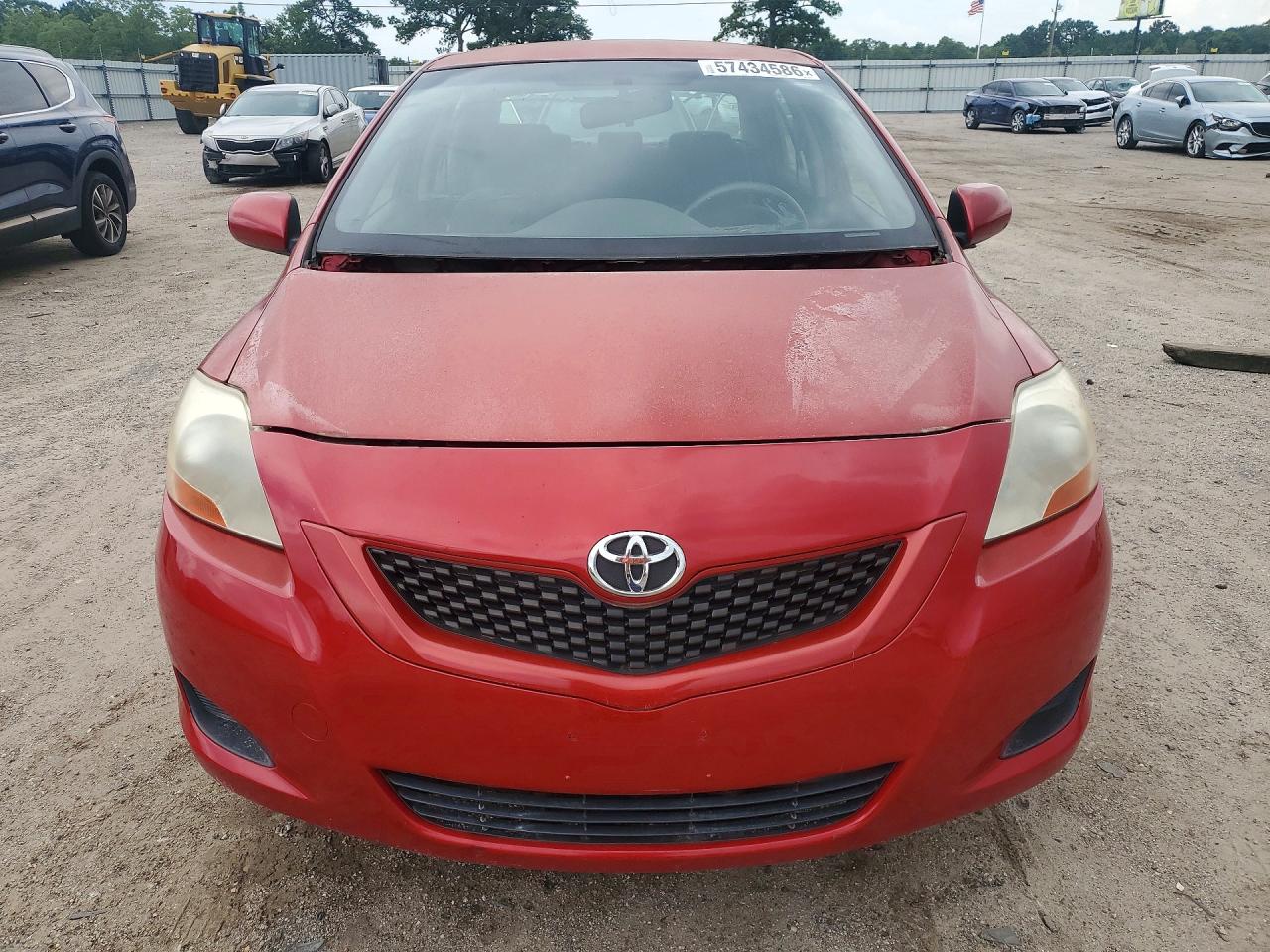 2010 Toyota Yaris Base Red vin: JTDBT4K31A1362896