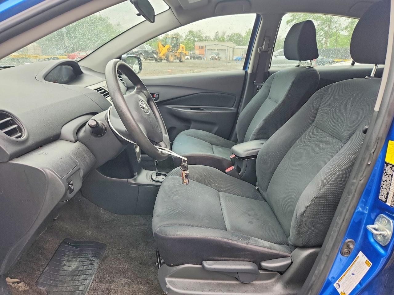 2010 Toyota Yaris Base Blue vin: JTDBT4K31A1372599