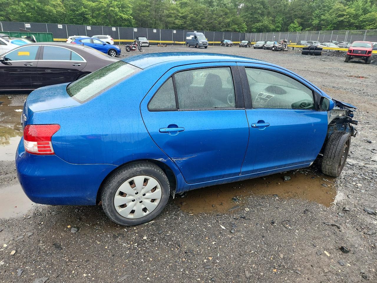 2010 Toyota Yaris Base Blue vin: JTDBT4K31A1372599