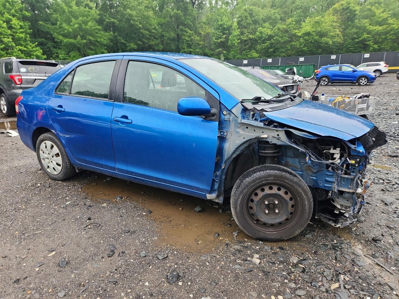 2010 Toyota Yaris Base Blue vin: JTDBT4K31A1372599