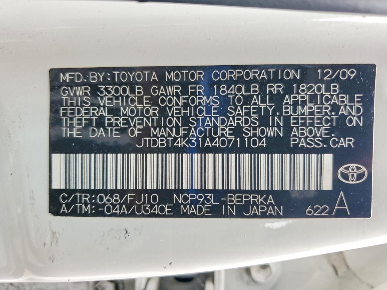 2010 Toyota Yaris Base White vin: JTDBT4K31A4071104