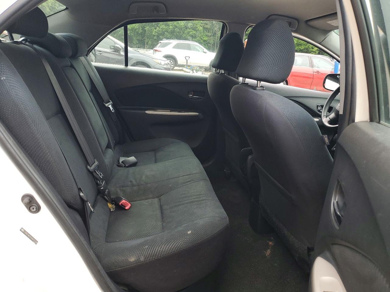 2010 Toyota Yaris Base White vin: JTDBT4K31A4071104