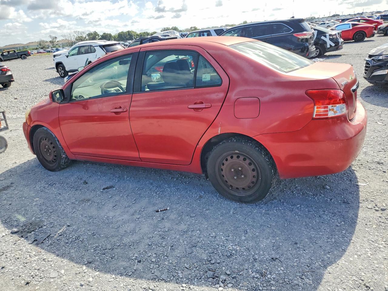 2011 Toyota Yaris Base Red vin: JTDBT4K31B1408292