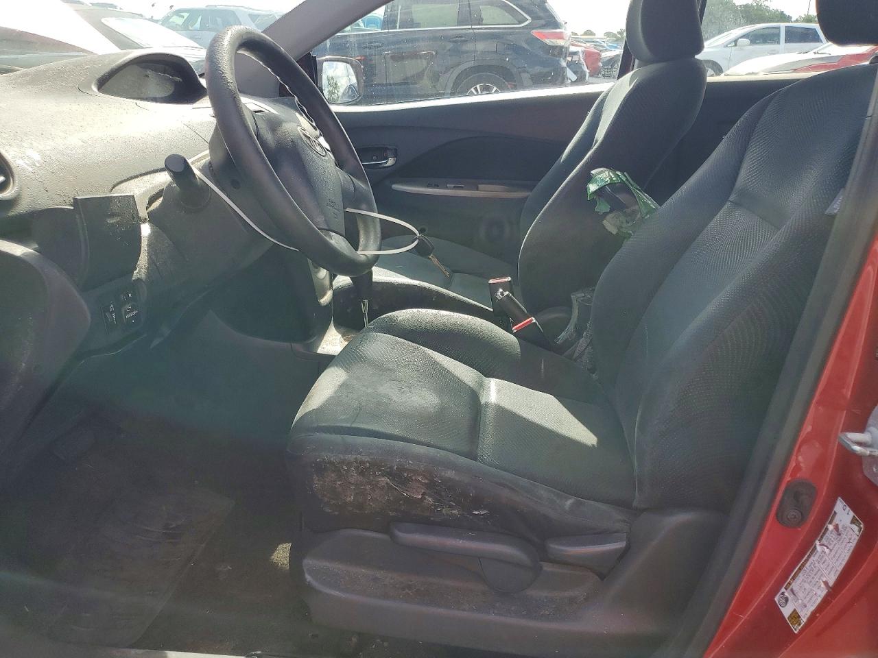 2011 Toyota Yaris Base Red vin: JTDBT4K31B1408292