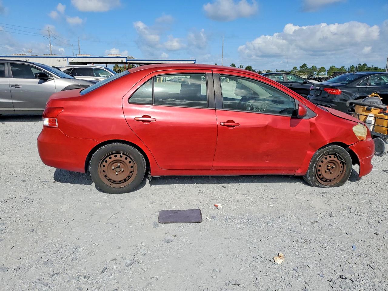 2011 Toyota Yaris Base Red vin: JTDBT4K31B1408292
