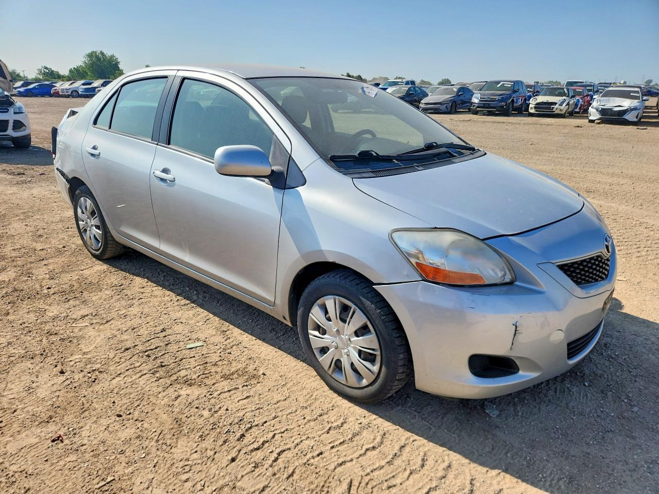 2010 Toyota Yaris Base Silver vin: JTDBT4K32A1357819