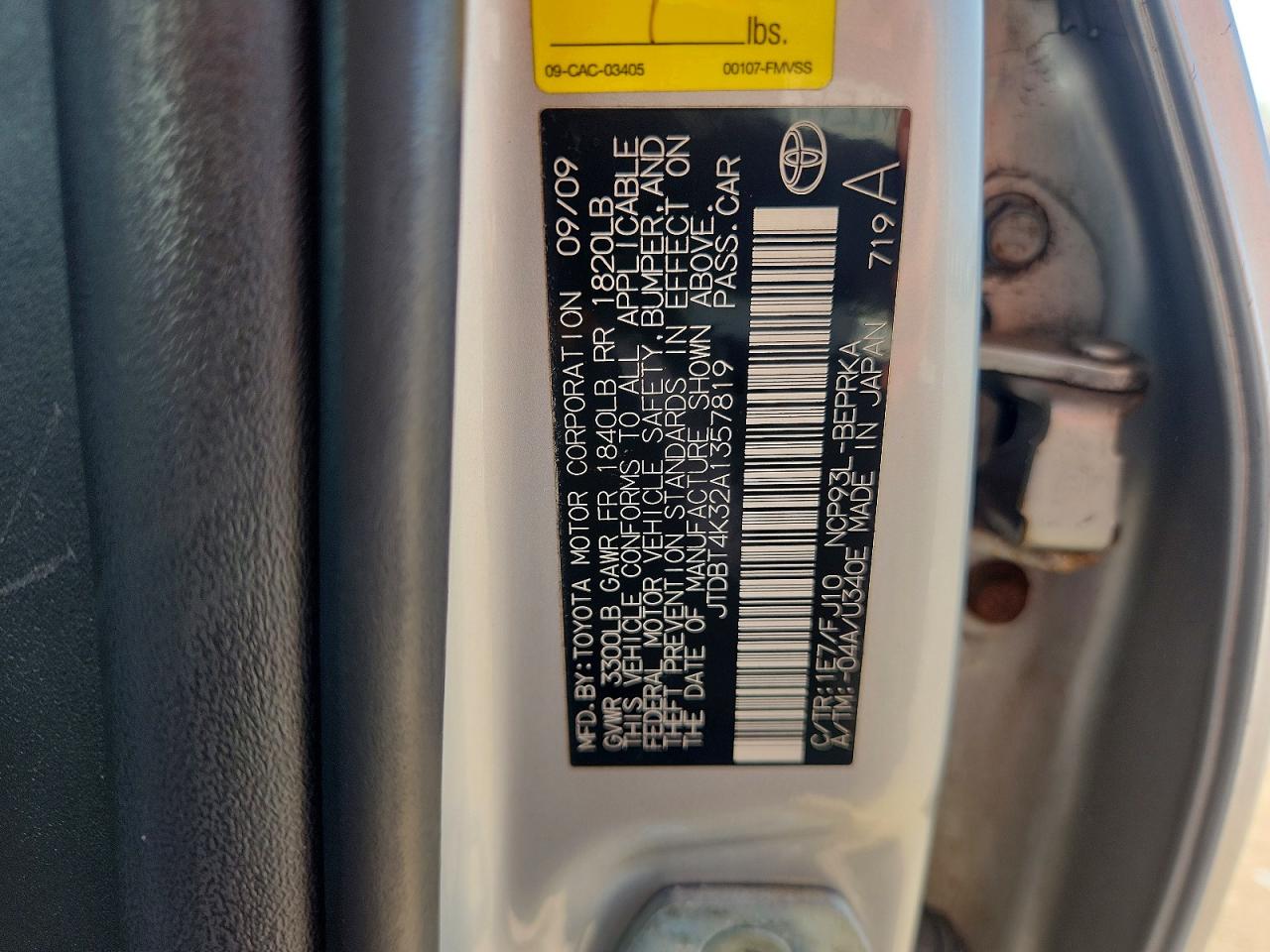 2010 Toyota Yaris Base Silver vin: JTDBT4K32A1357819