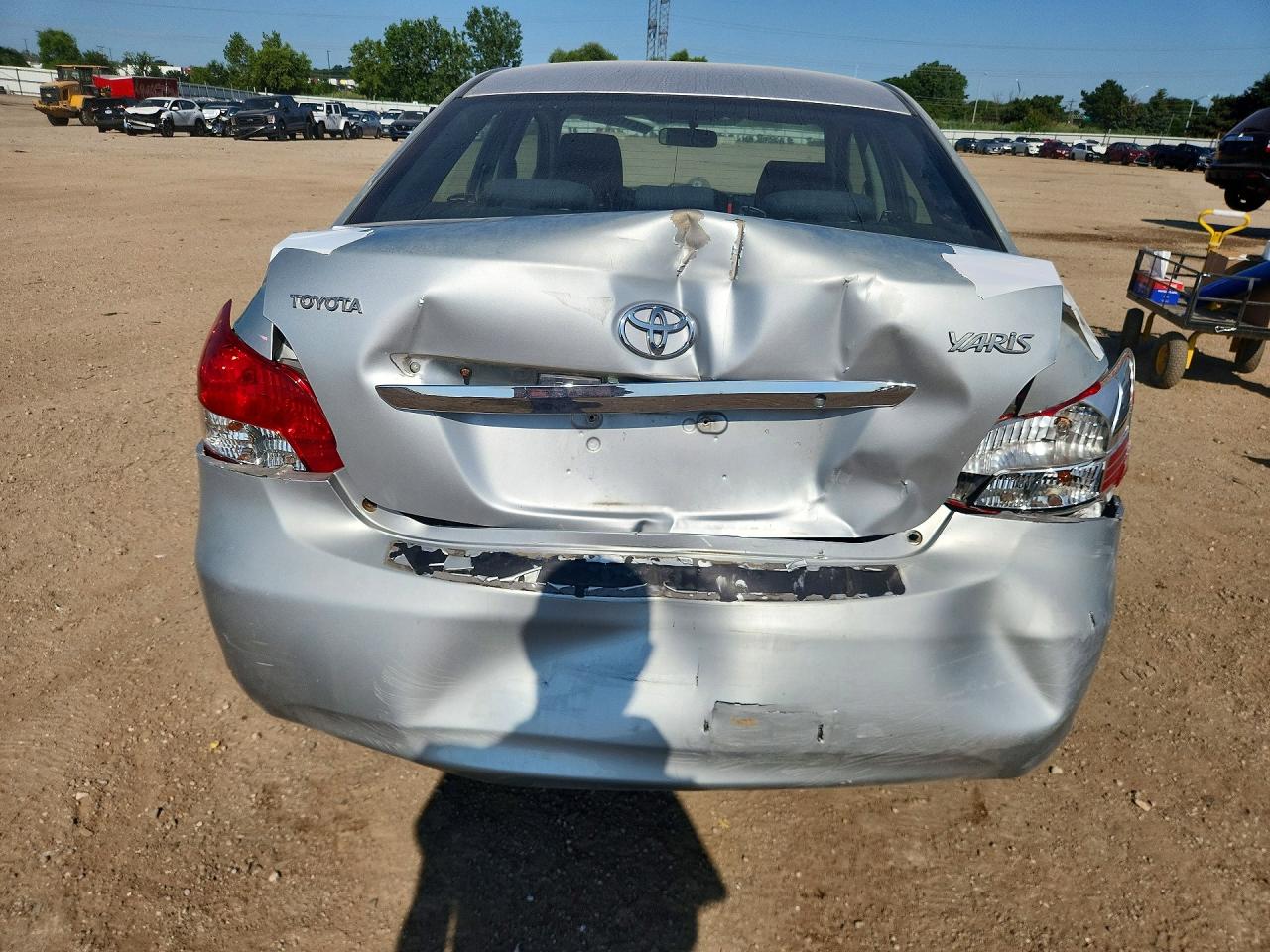 2010 Toyota Yaris Base Silver vin: JTDBT4K32A1357819
