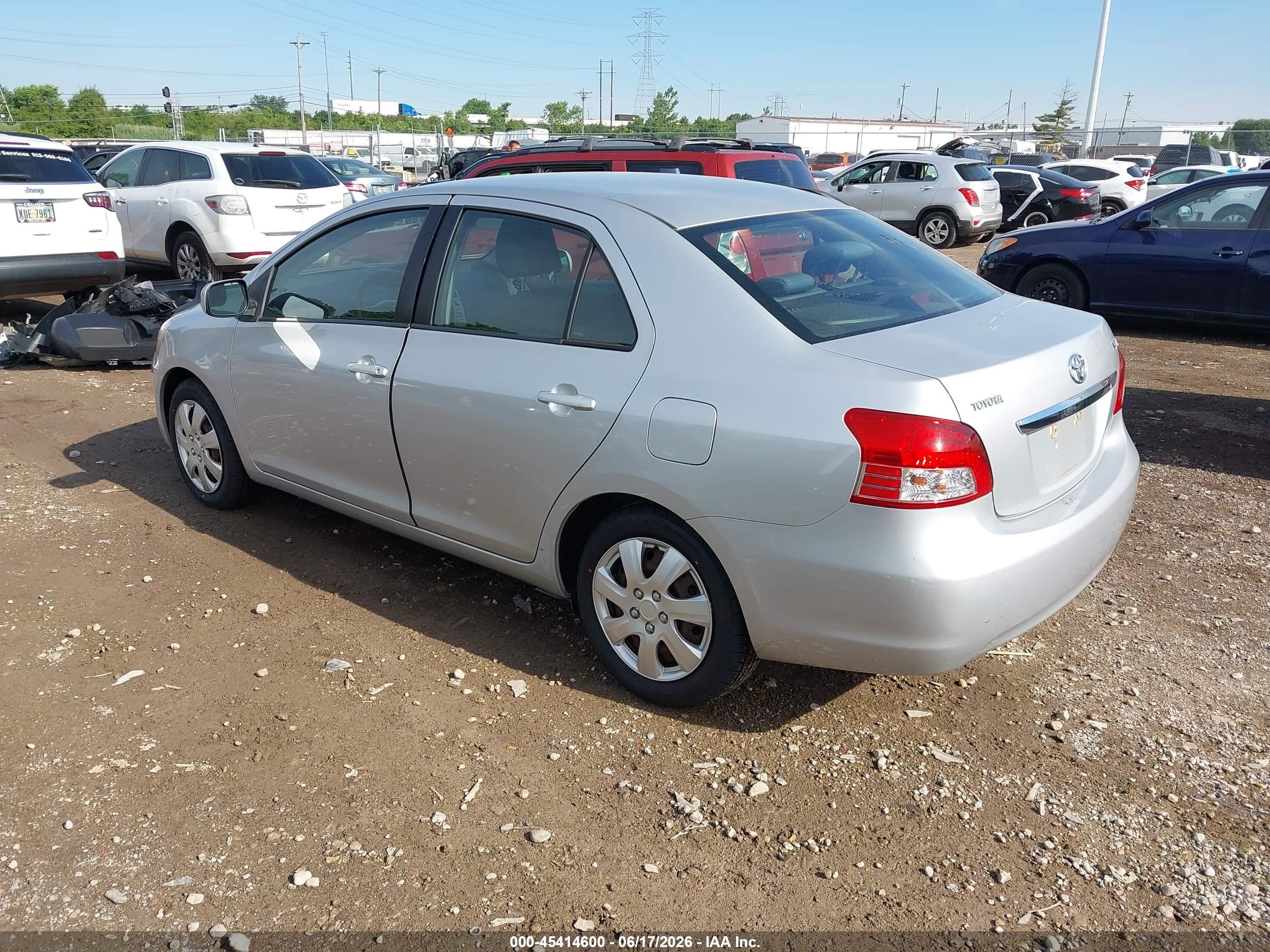 2010 Toyota Yaris Silver vin: JTDBT4K32A1378072