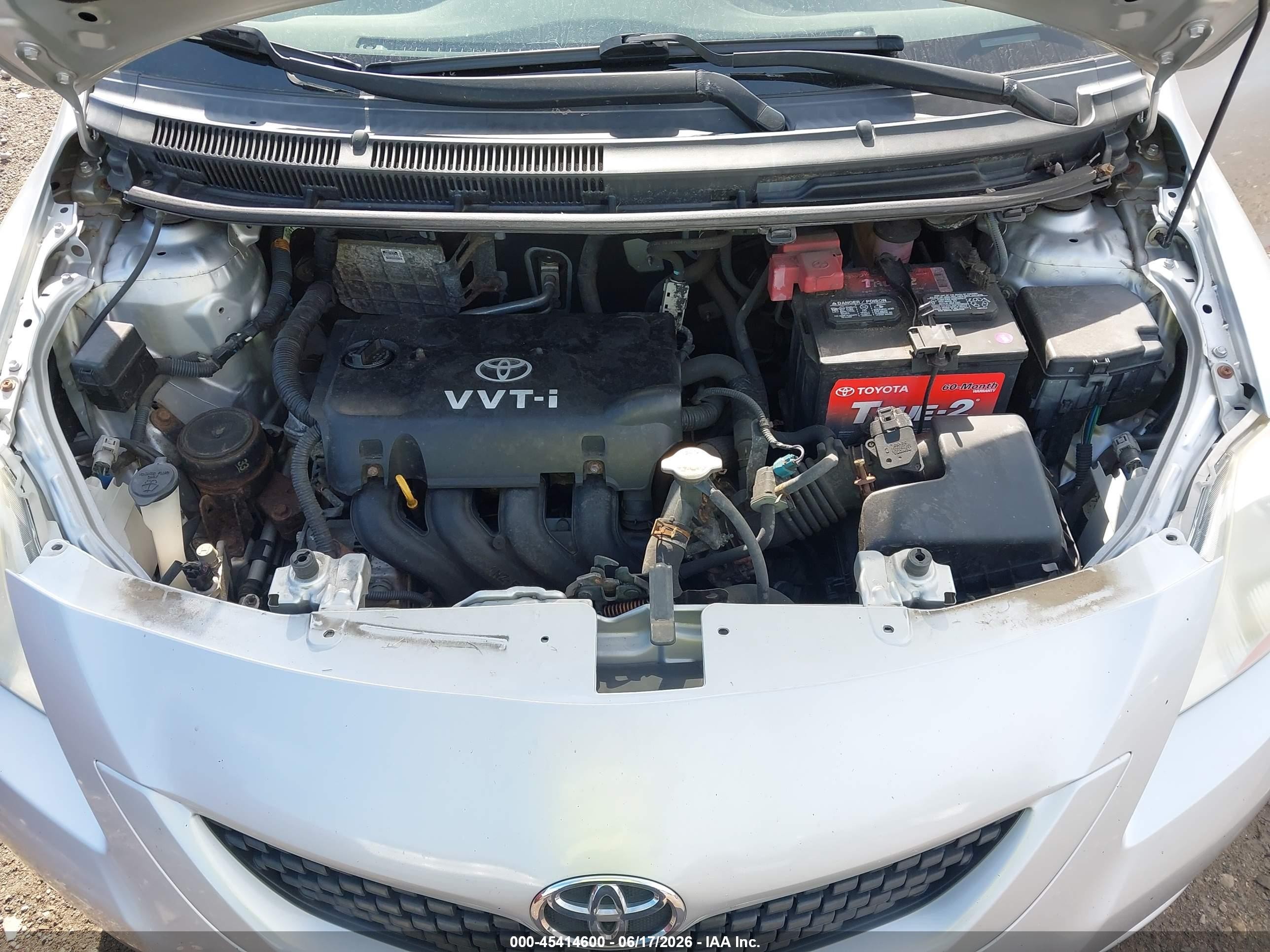 2010 Toyota Yaris Silver vin: JTDBT4K32A1378072