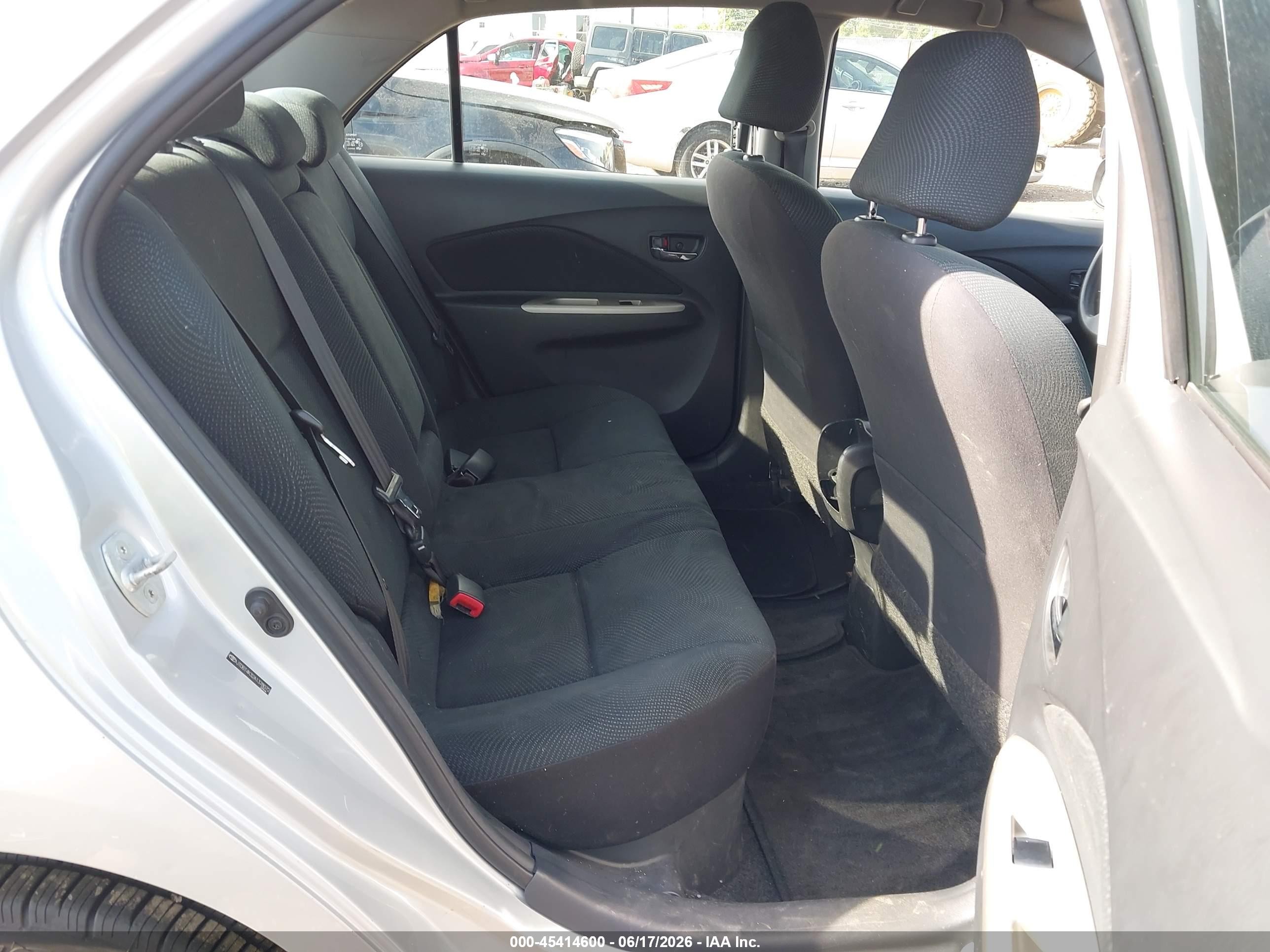 2010 Toyota Yaris Silver vin: JTDBT4K32A1378072